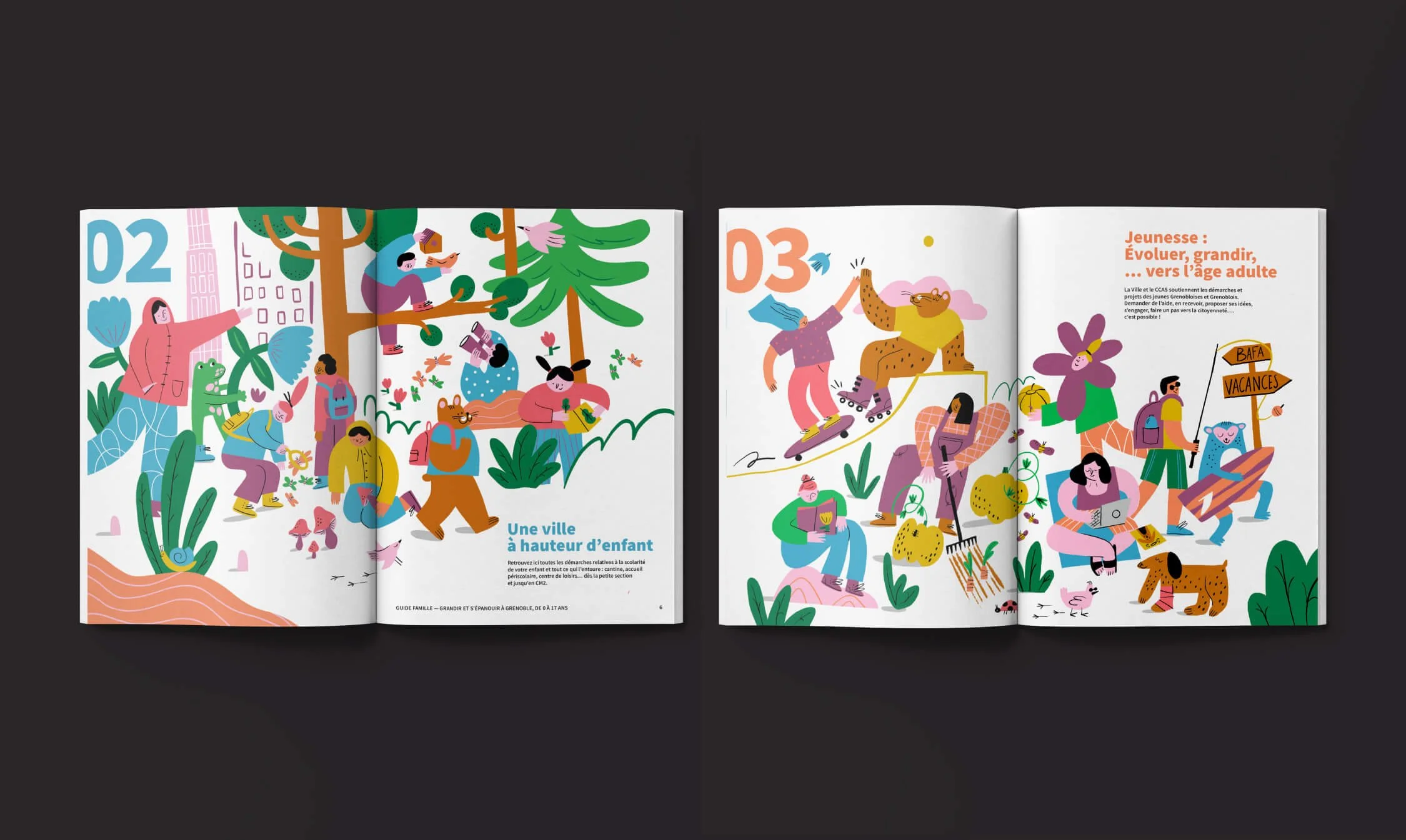 Deux guides posés sur une table et ouverts sur des entrées de chapitre qui représente une classe dans la foret et un groupe d'ados