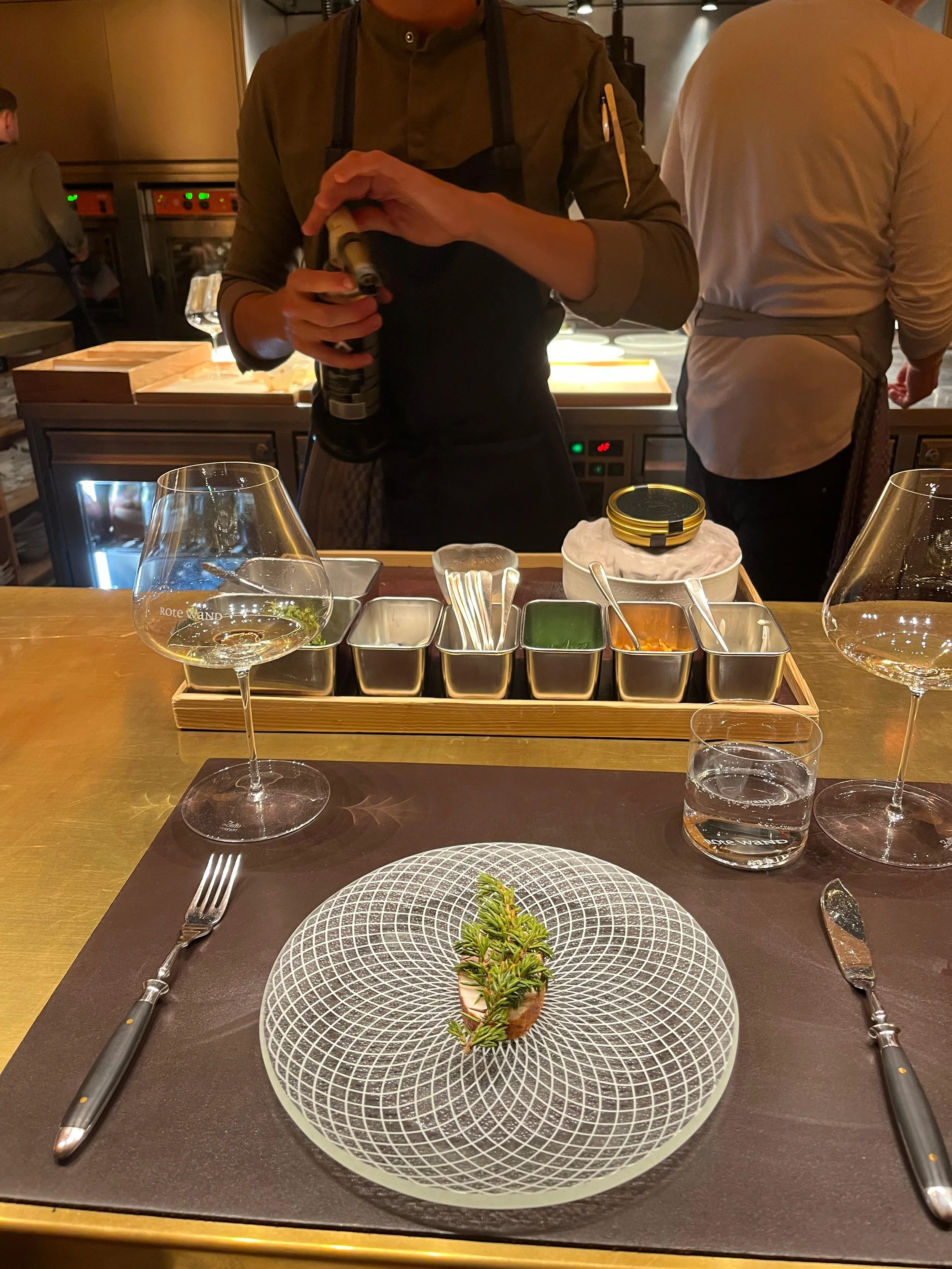 fine-dining, tasting menu, julian stieger, rote wand, chef's table.jpg