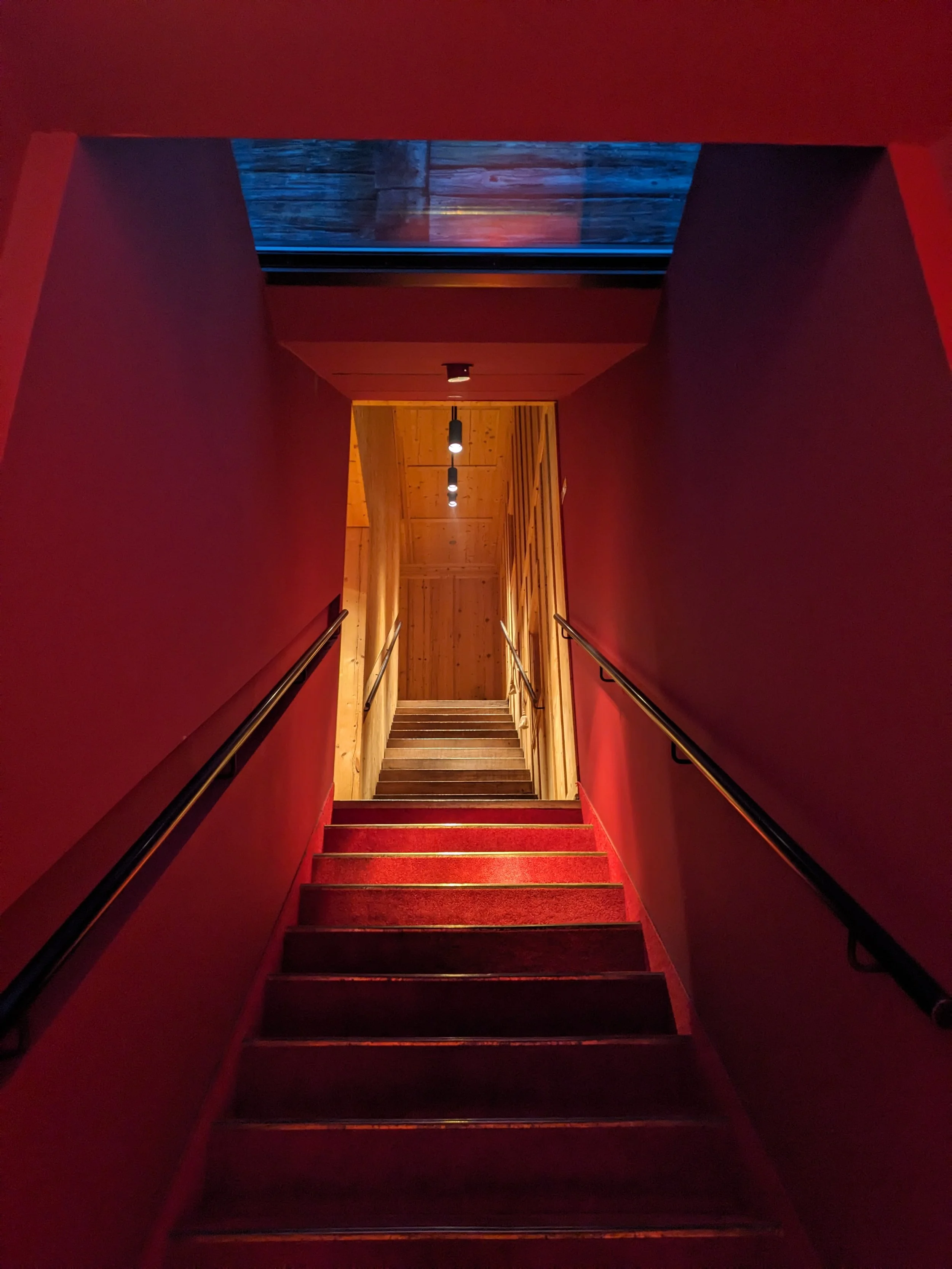 roter gang, rote wand, chefs table.jpg