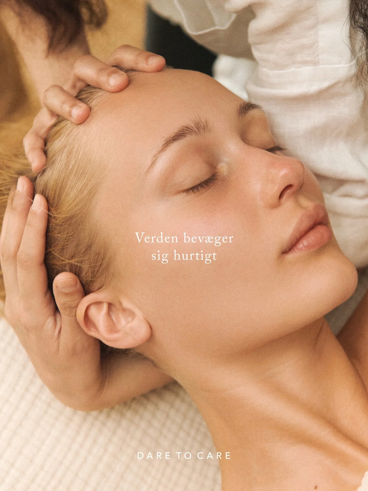 Her inviterer vi dig til at s&aelig;nke tempoet,
Og vende opm&aelig;rksomheden indad et &oslash;jeblik 🤍

Du kan booke din tid p&aring; www.klinikdaretocare.dk