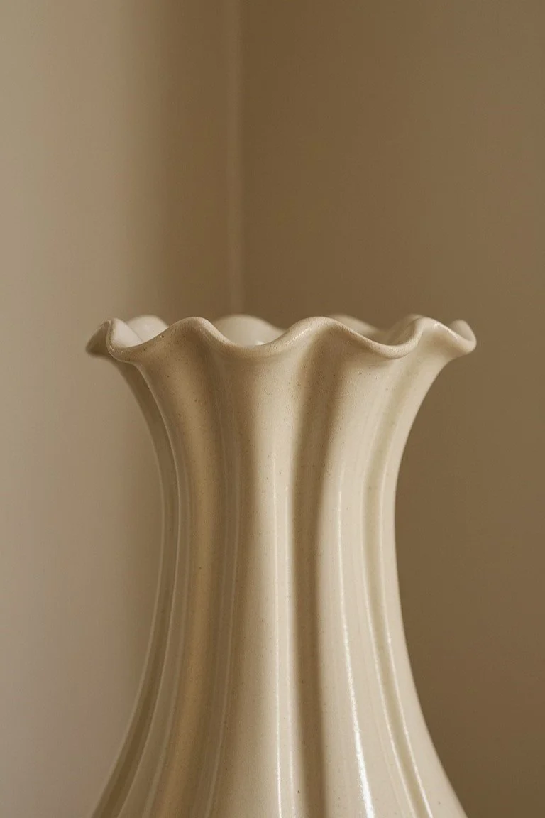 jarron-ceramica-artesanal-beige-diseño-06.jpg