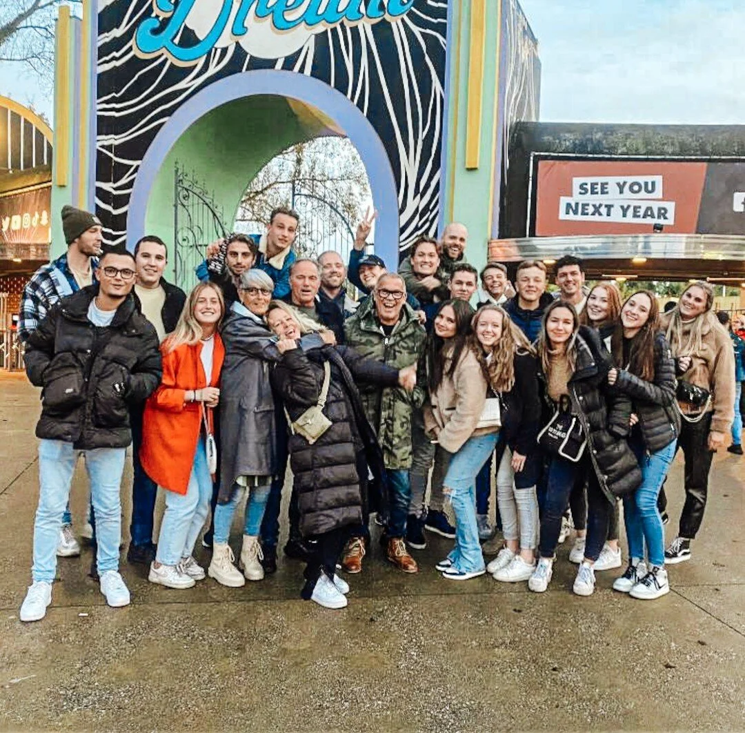 WORK HARD PLAY HARD 💪

Nadat dit fantastische team het hele jaar weer voor jullie klaar heeft gestaan was het tijd voor ontspanning tijdens een Cablepark teamuitje! 

#cableparkaquabest #teamwork #teamuitje