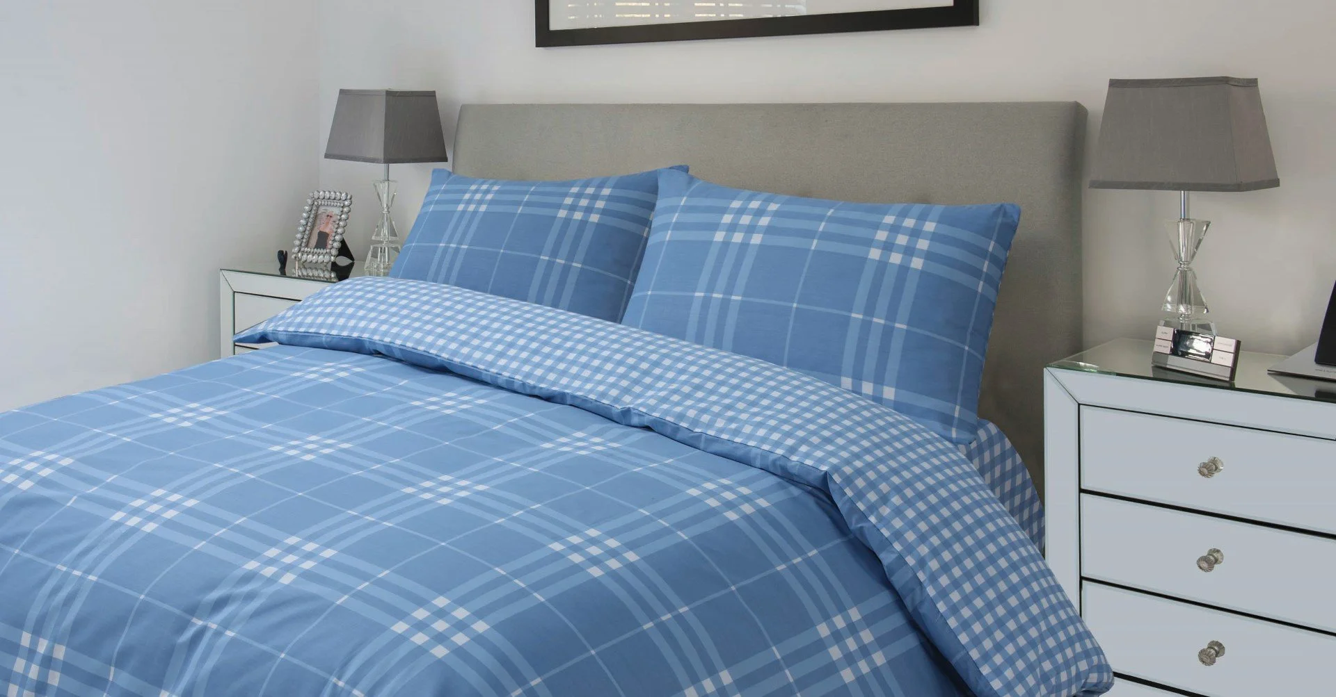 Reversible Duvet Blue Lifestyle Picture R0040 E0048 E046 LR.jpg
