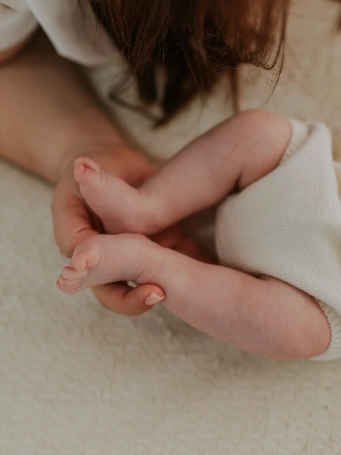 Nos pequenos detalhes, mora o amor mais imenso. Cada gesto, um v&iacute;nculo eterno. Assim &eacute; um amor para a vida toda. 🤍

#soniafernandesfotografia