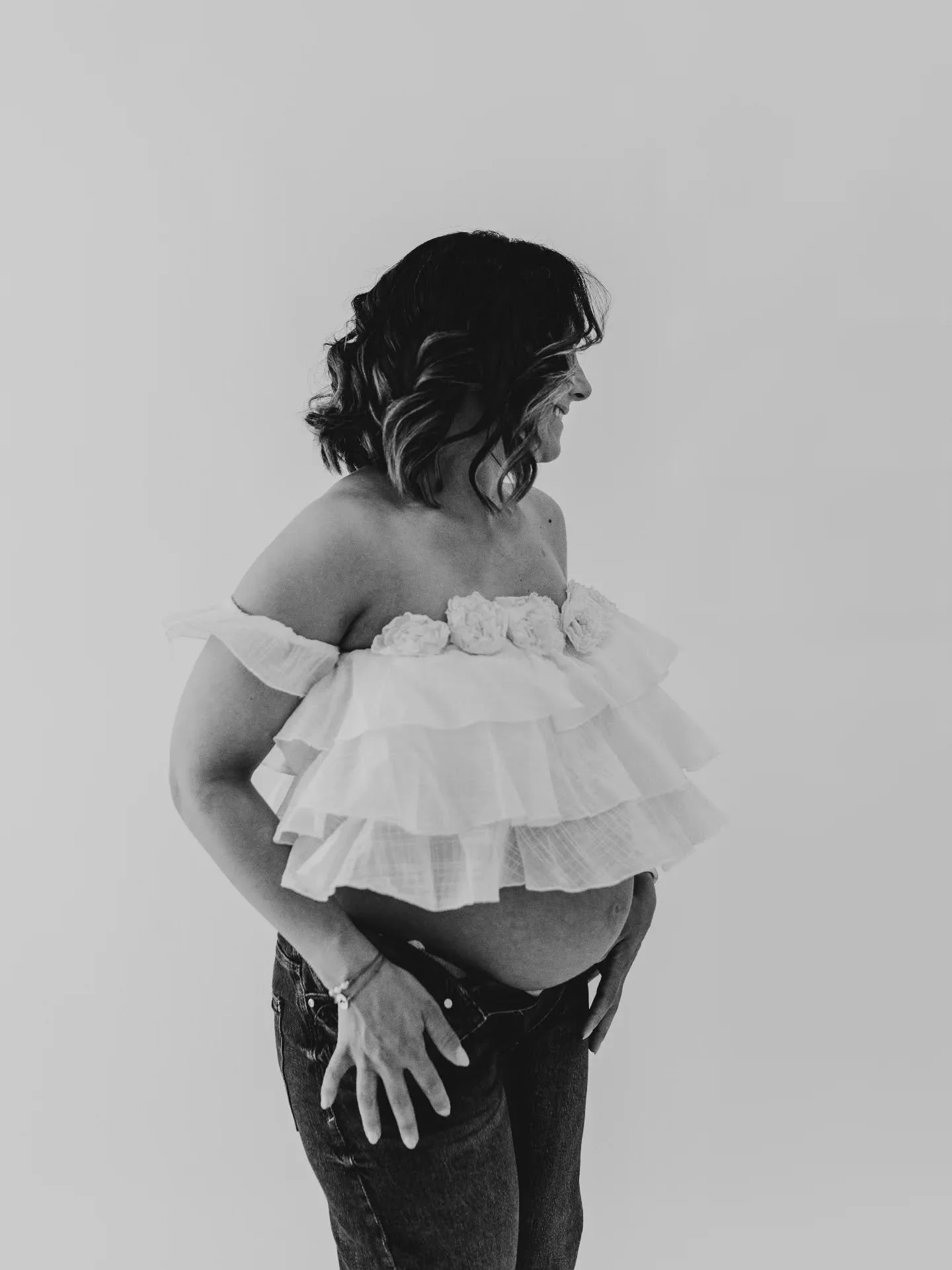 Cada barriga carrega muito mais do que vida &mdash; carrega sonhos, esperan&ccedil;as, medos e um amor que j&aacute; existe antes mesmo do primeiro olhar.

A fotografia tem esse poder m&aacute;gico de eternizar o invis&iacute;vel: a liga&ccedil;&atil