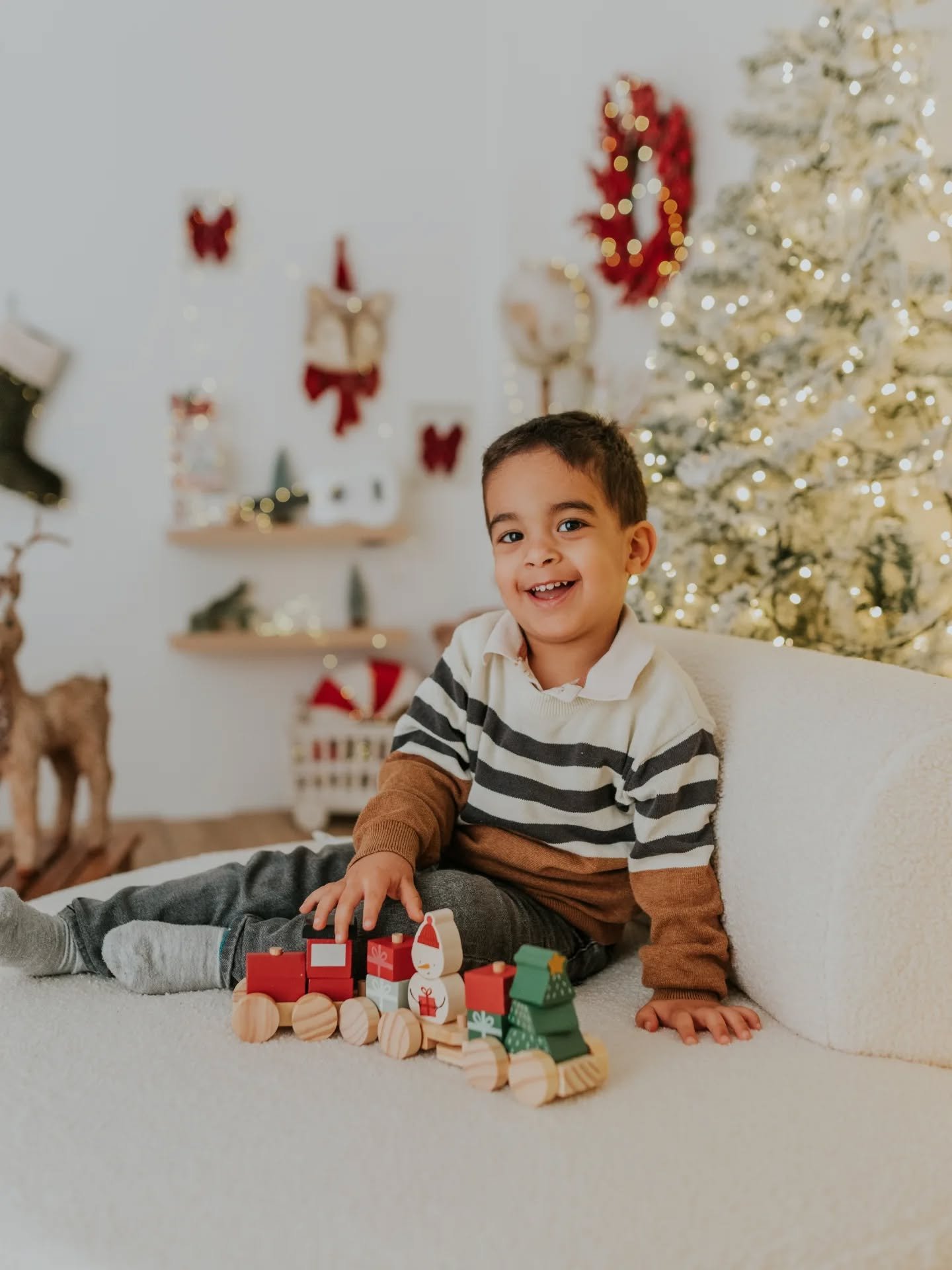 J&aacute; acompanho esta fam&iacute;lia h&aacute; algum tempo. A vida deles entretanto mudou e este ano fizeram mais de 100km s&oacute; para virem eternizar o natal deles comigo. E isto deixa-me com o cora&ccedil;&atilde;o cheio. Porque ser&aacute; s