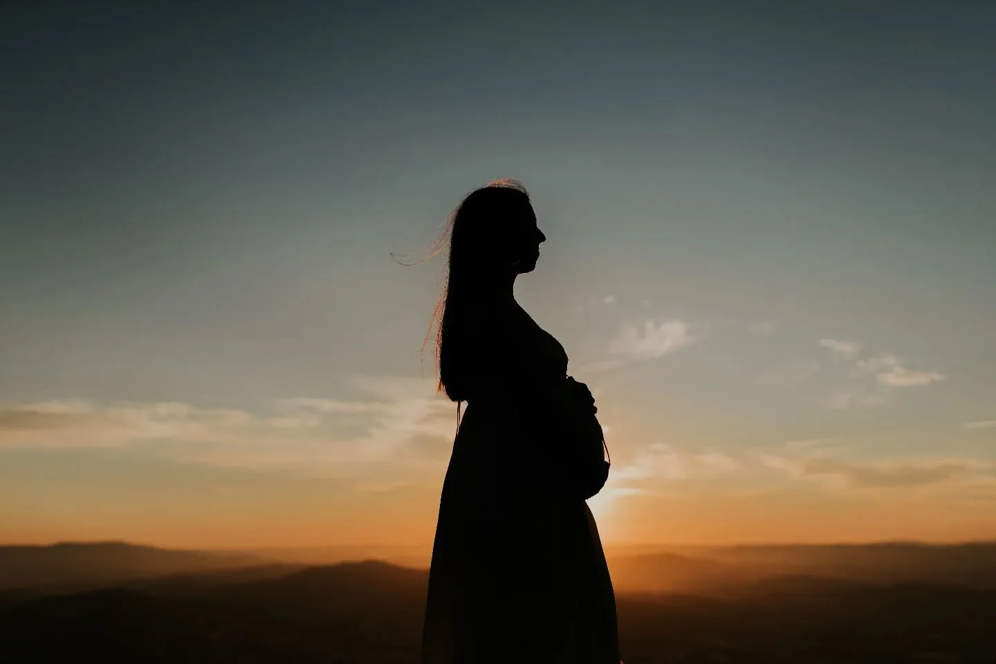 Que 2026 nos traga muitas sess&otilde;es com o p&ocirc;r-do-sol como fundo ✨🤍

#soniafernandesfotografia