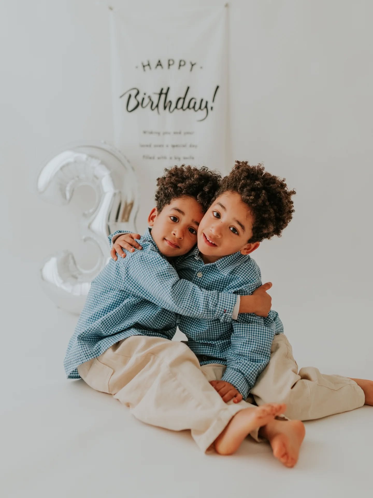 Sess&otilde;es de anivers&aacute;rio simples e intemporais? Temos!

Os g&ecirc;meos mais fofos que v&atilde;o ver hoje, fizeram 3 e s&atilde;o a prova disso 🎉🎉

#soniafernandesfotografia