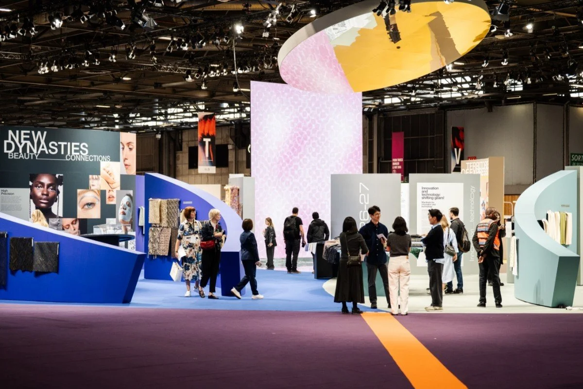 DA signalétique du salon : concept graphique de tous les panneaux des espaces de mode