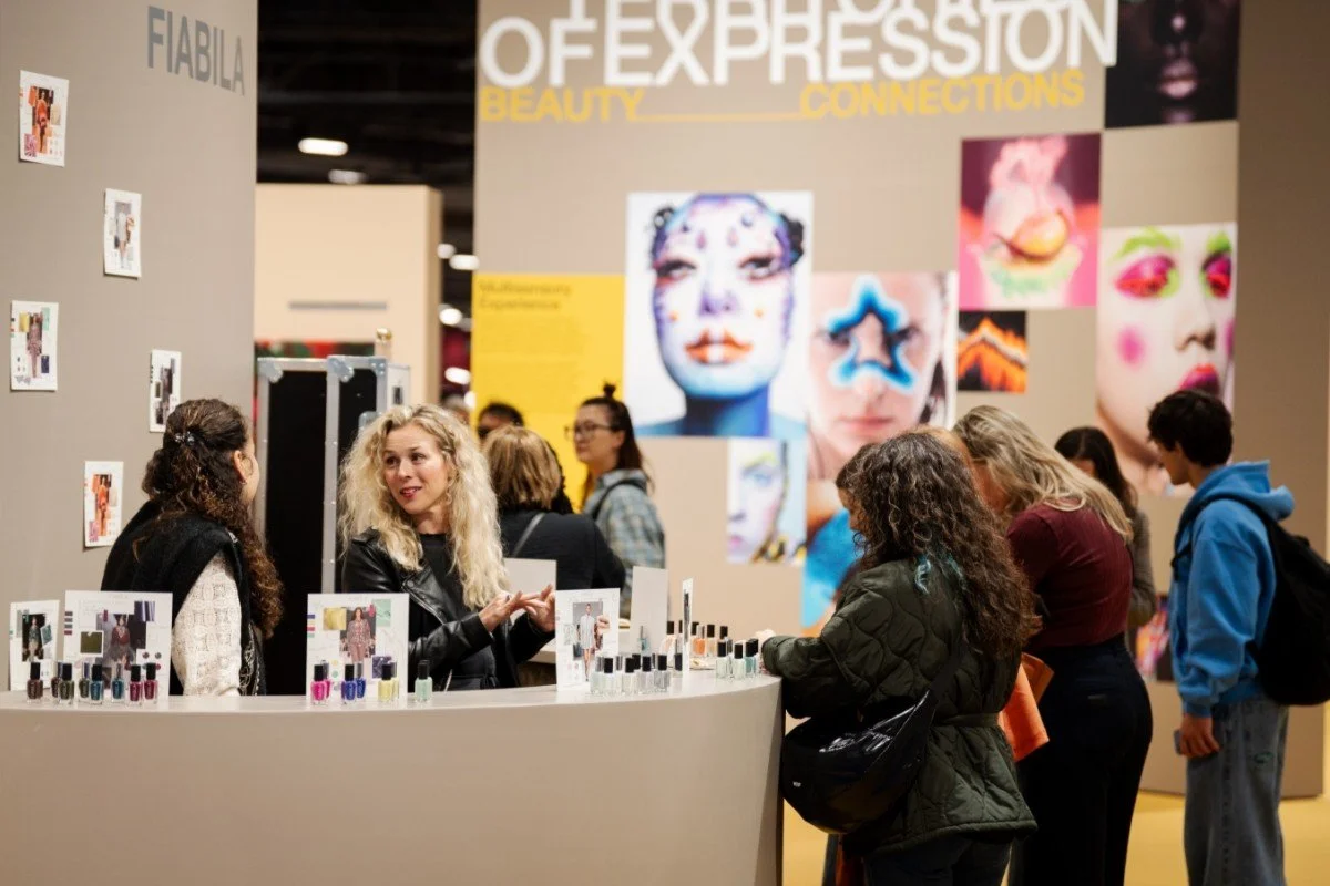 DA signalétique du salon : concept graphique de tous les panneaux des espaces de mode