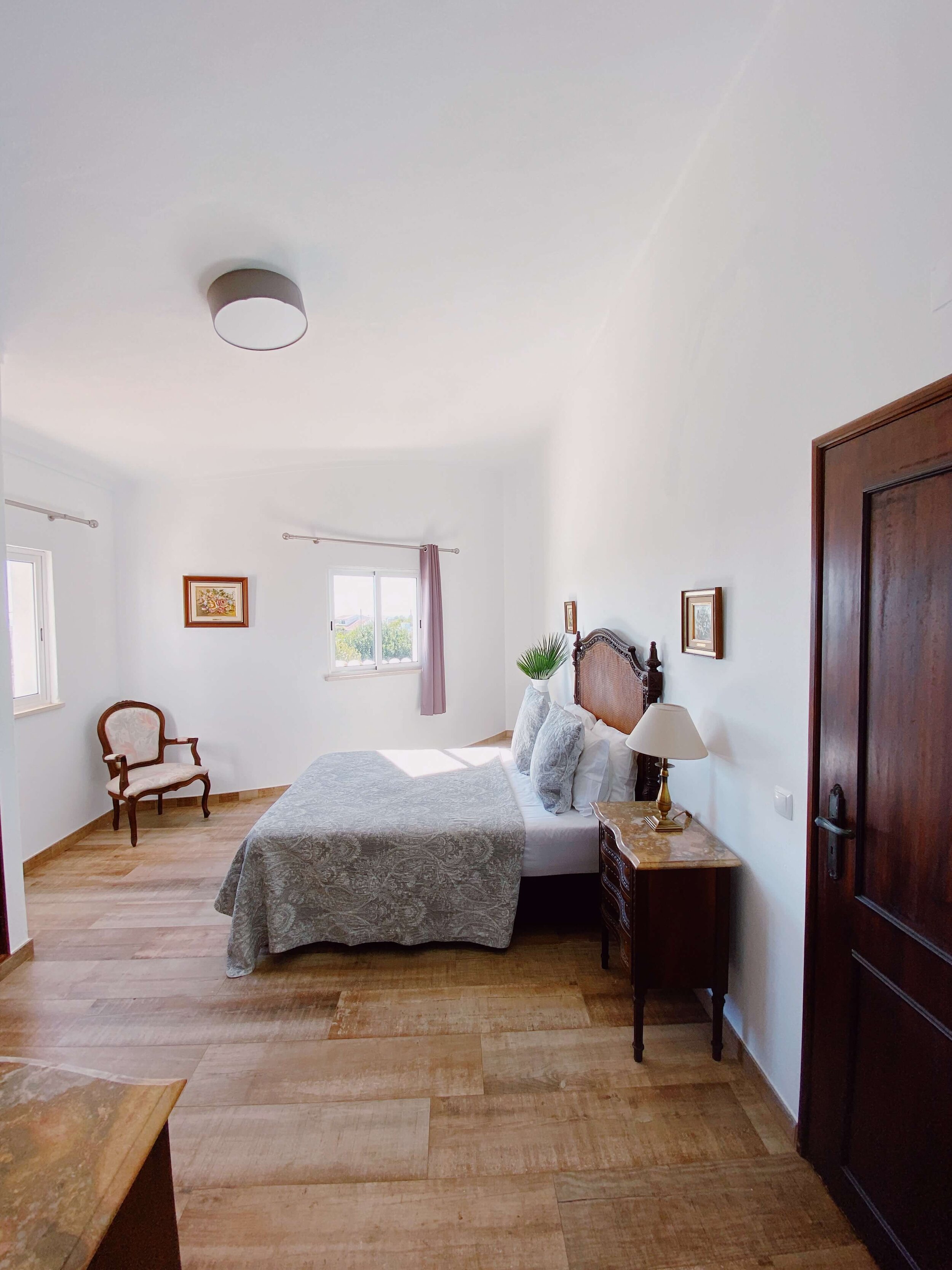 villa_caixinha_bluespot_spacious_room_algarve.jpg