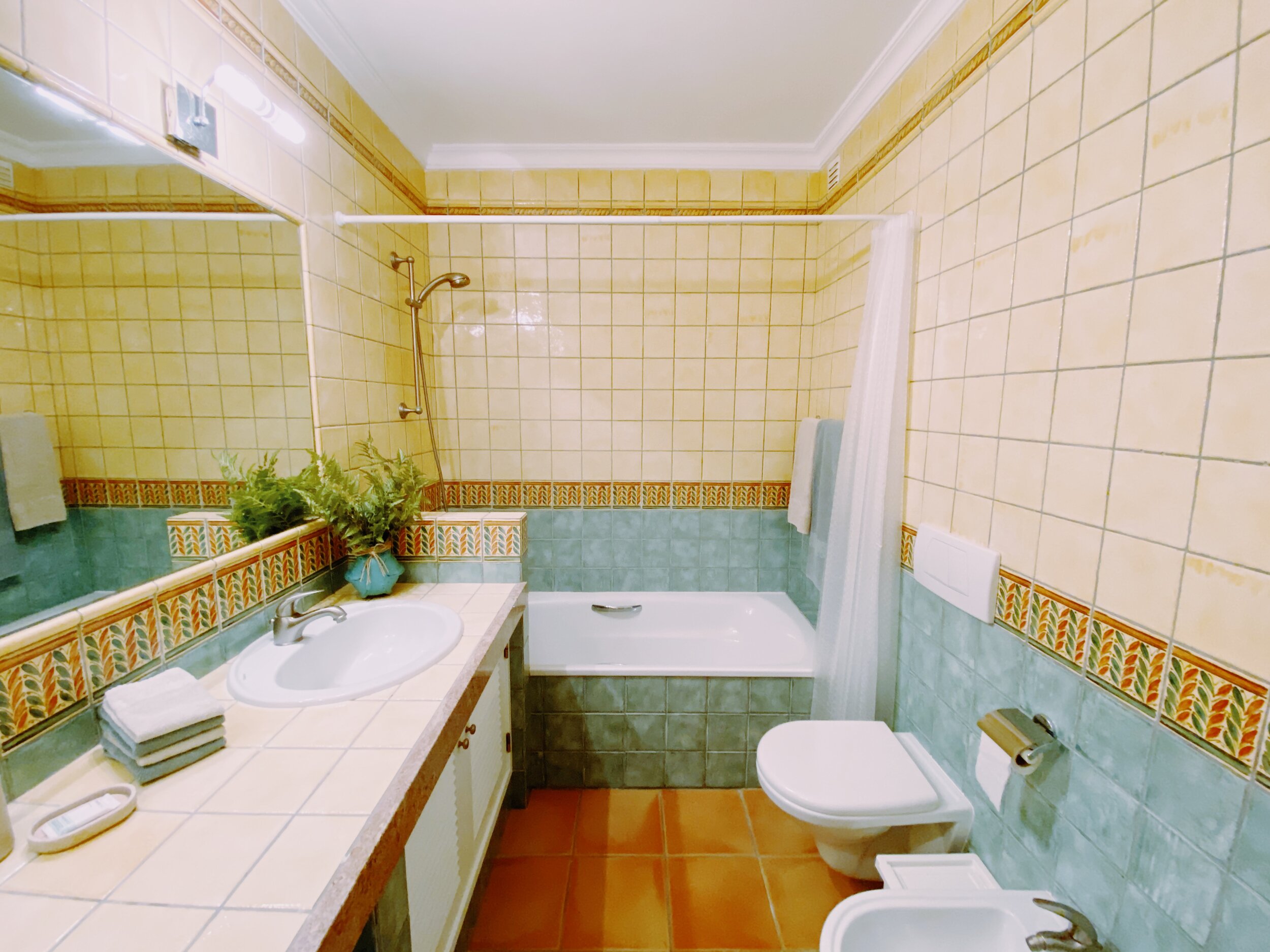 bathroom_benagil.jpg