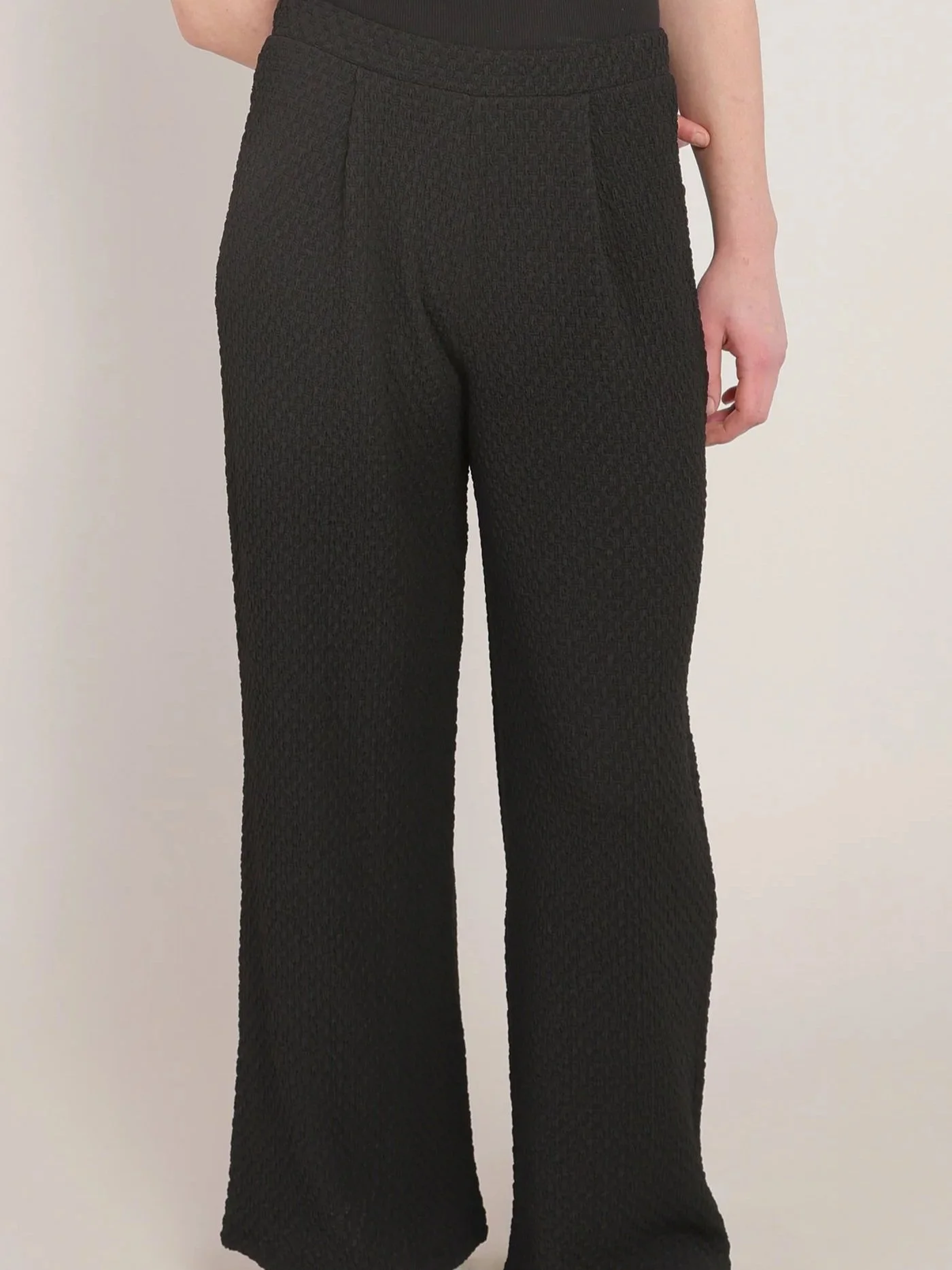 Room 34 Textured Wide Leg Pant in Black