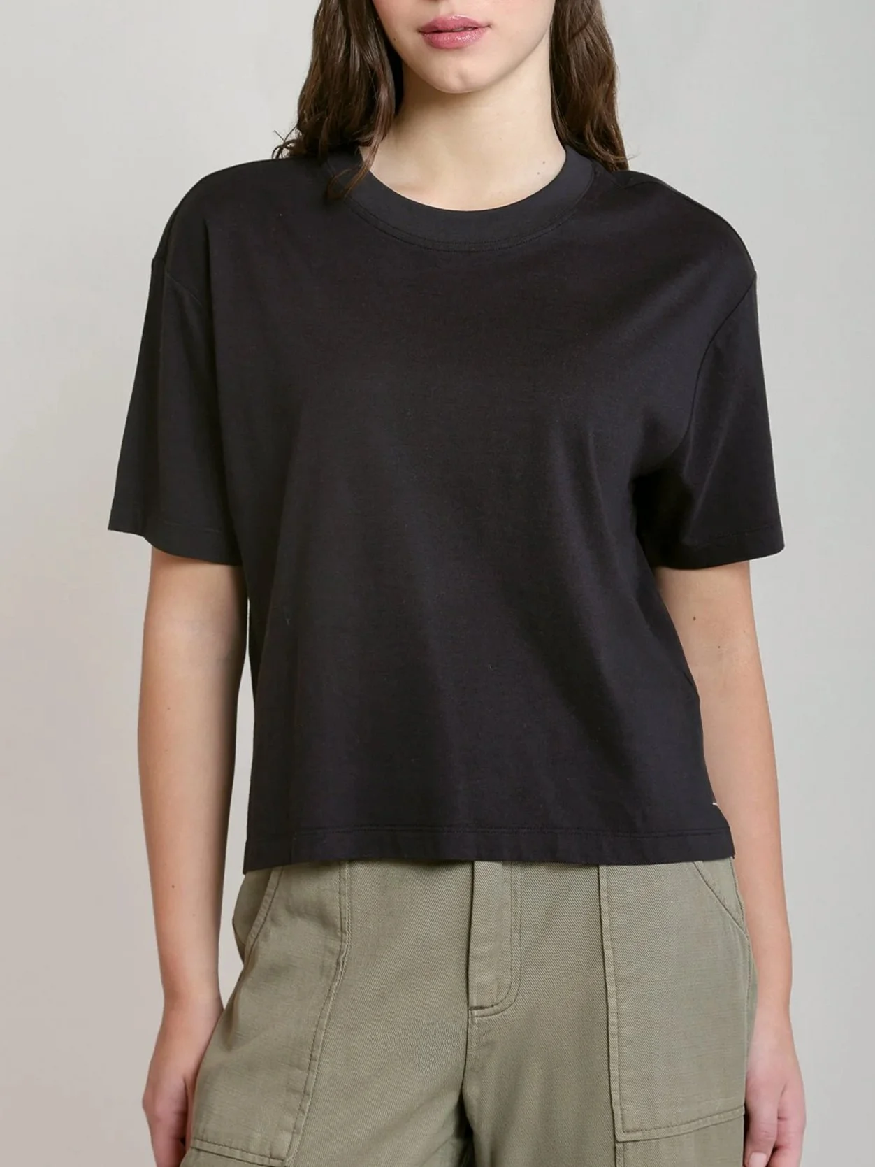 Dex Cropped Essential Tee in Black