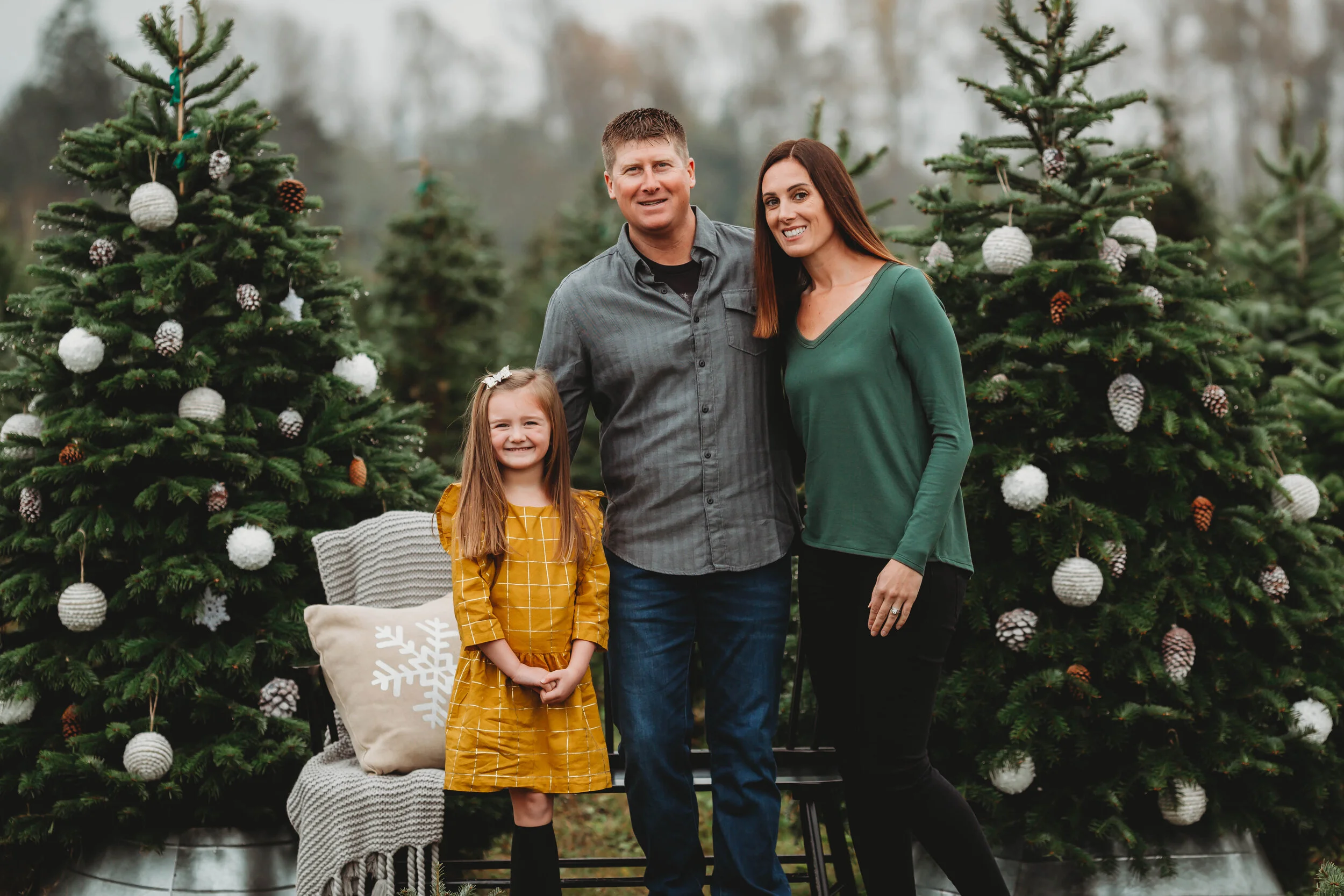 What to Wear for Tree Farm Mini Sessions
