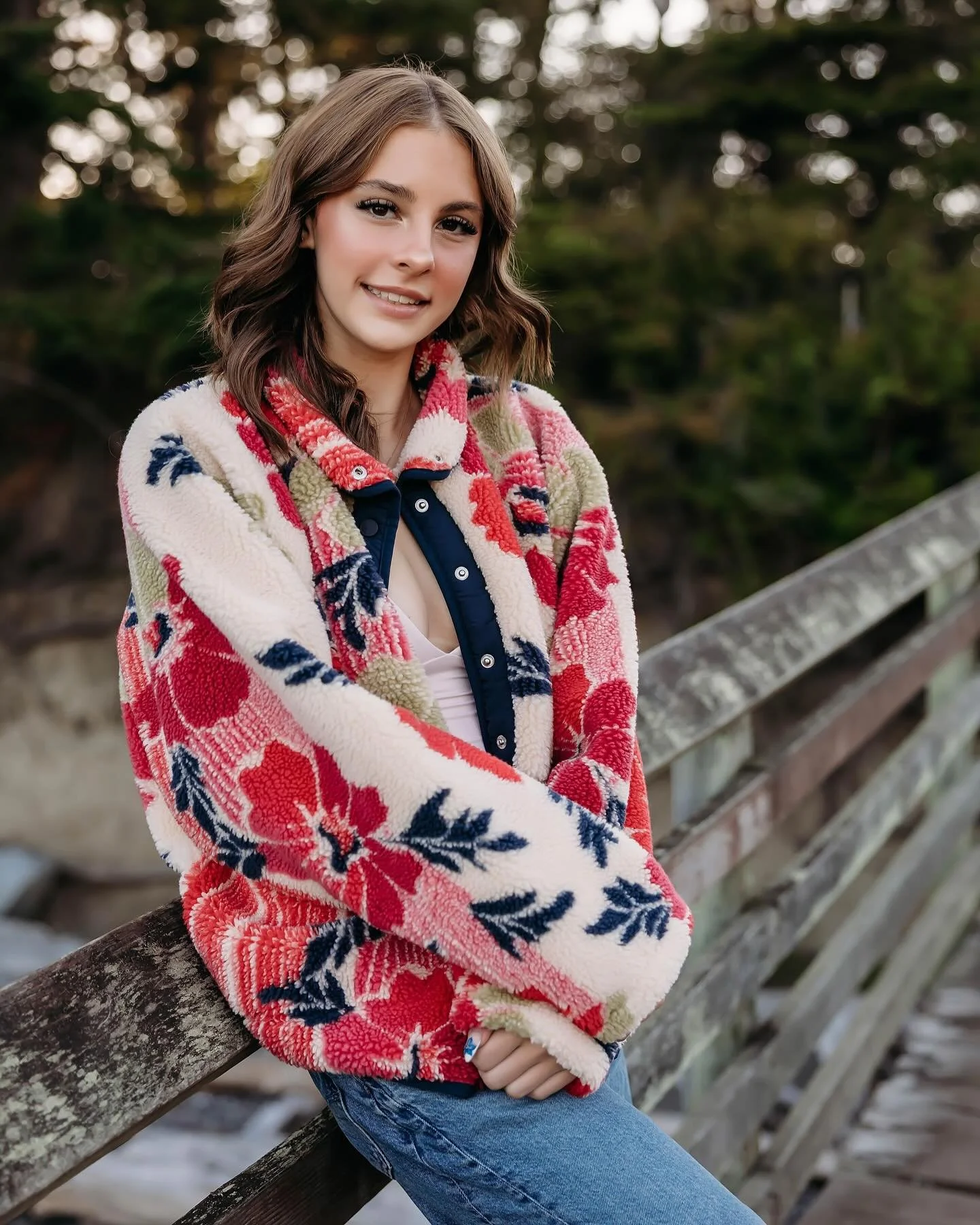 Beautiful Ellery, rocking her senior session!✨ 
#seattlesenior #seniorphotograpy #classof2026 #seniorbeachsession #erincoxphotography