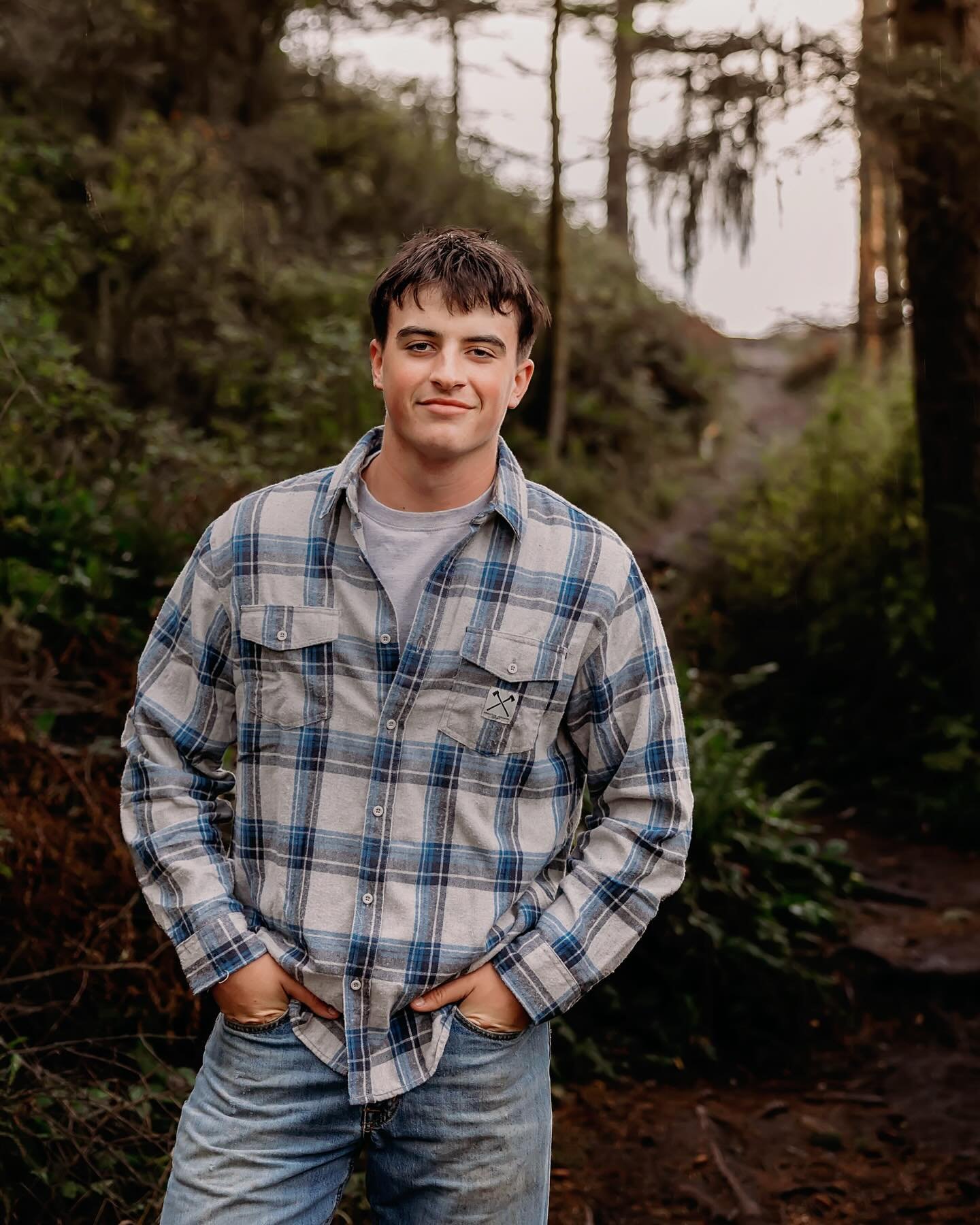 Senior Sunday featuring Blake and his favorite adventure pal, Josie 🤎