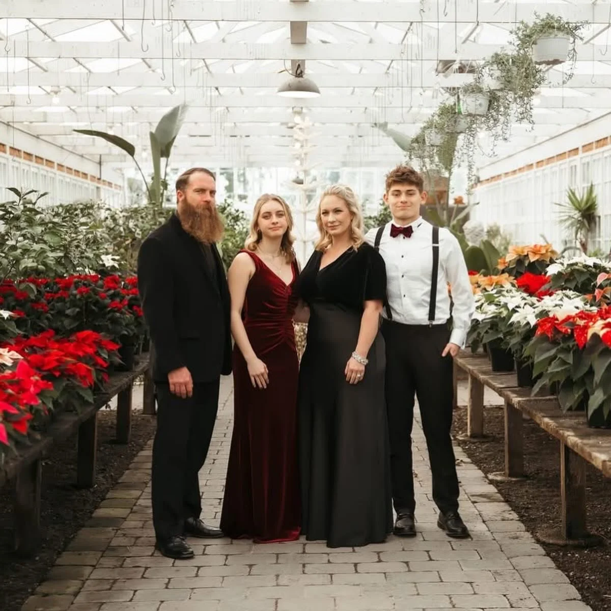 Hope you all had a wonderful Thanksgiving! Nothing fills my empty-nester heart more than having everyone home for the holidays. ❤️

And now we&rsquo;re shifting into Christmas mode&hellip; starting with the gorgeous Juillerat family! 

#skagitvalleyp