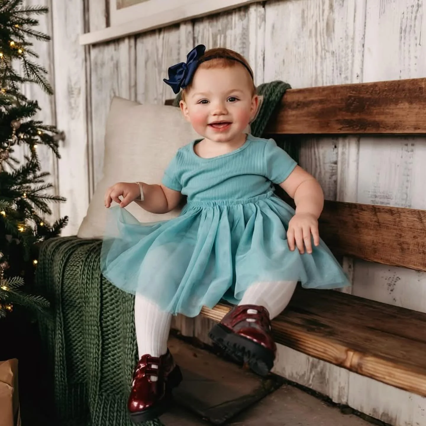 Only 24 days until Christmas! This little cutie made capturing the magic so easy. 🩵✨