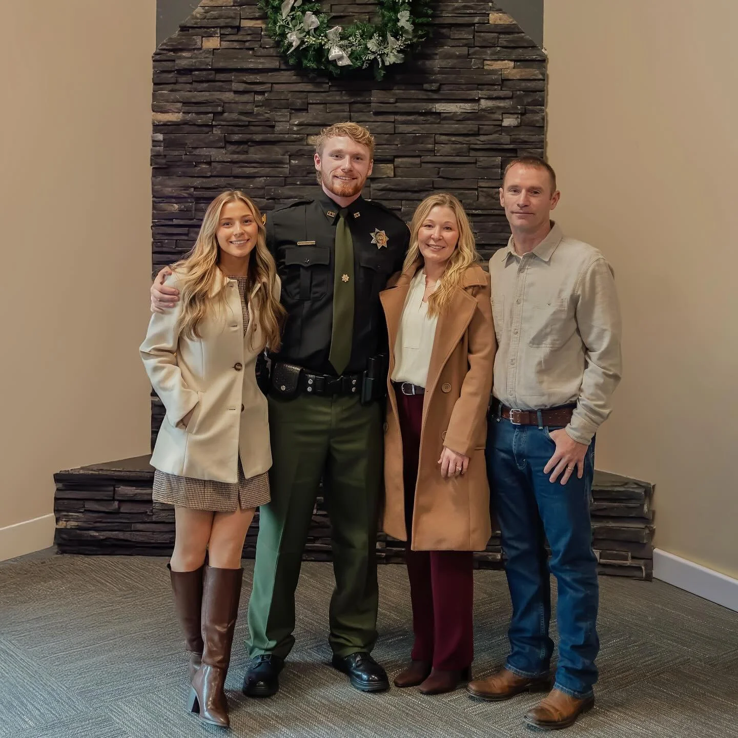 From tiny details to big milestones, thank you for trusting me with your memories this year! Wishing you a very Merry Christmas from my family to yours. May your day be cozy, joyful, and full of love. ❤️🎄