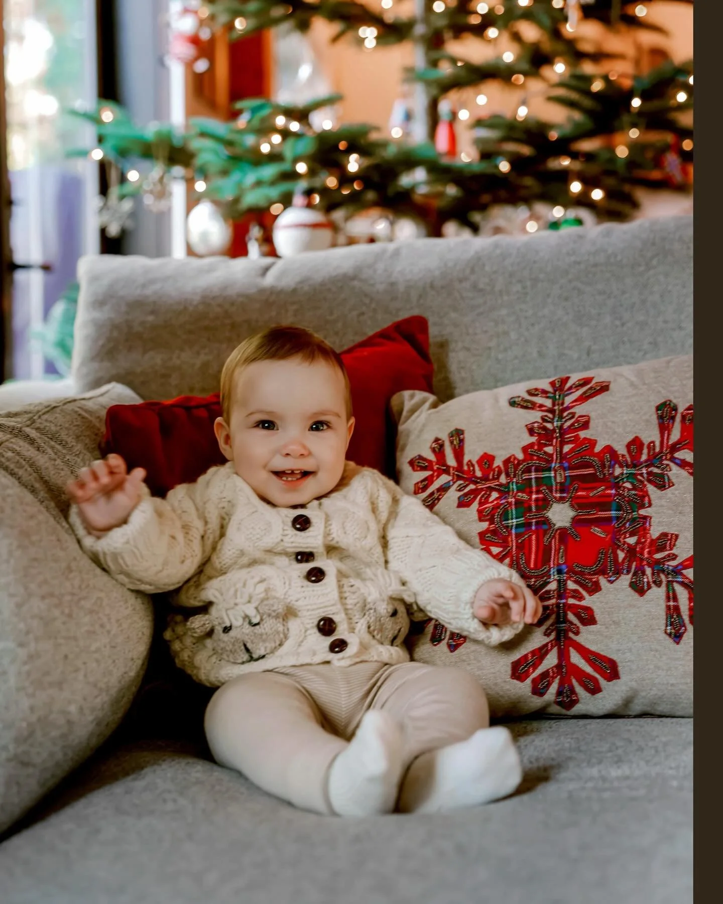 I loved capturing these moments with sweet Grace and her family. 🤍🎄