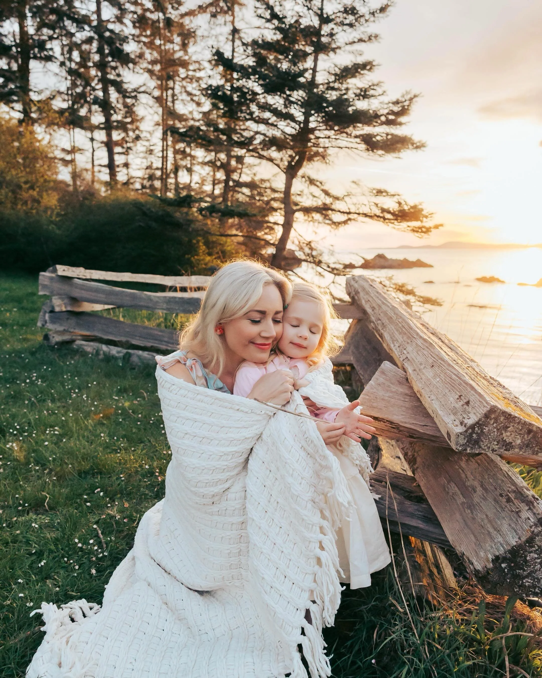 Happy Mother&rsquo;s Day to all of you beautiful mamas out there! Hope you have a lovely day!

Here are some sweet captures from Avery&rsquo;s 3rd birthday session. 🩷