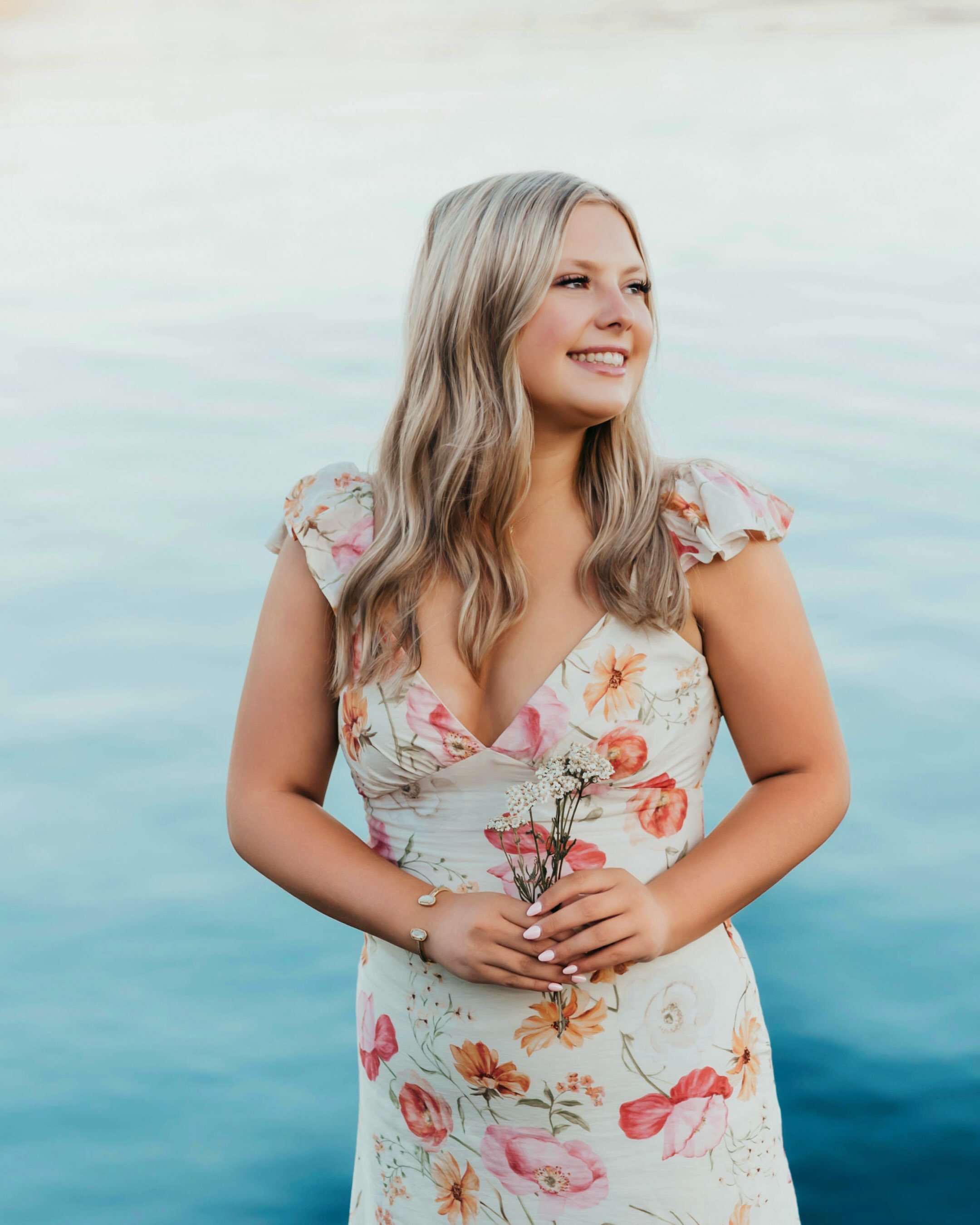 A summery senior beach session to brighten your feed. &mdash; Jaylie | Class of 2027 ✨