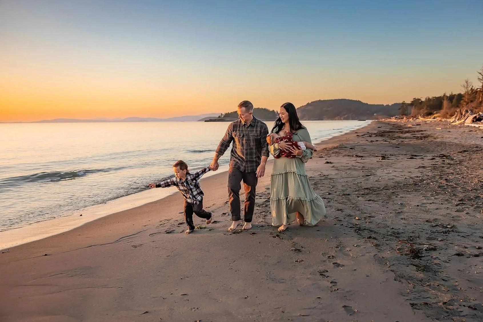 Oak Harbor, WA Family Portraits | September Beach Session
