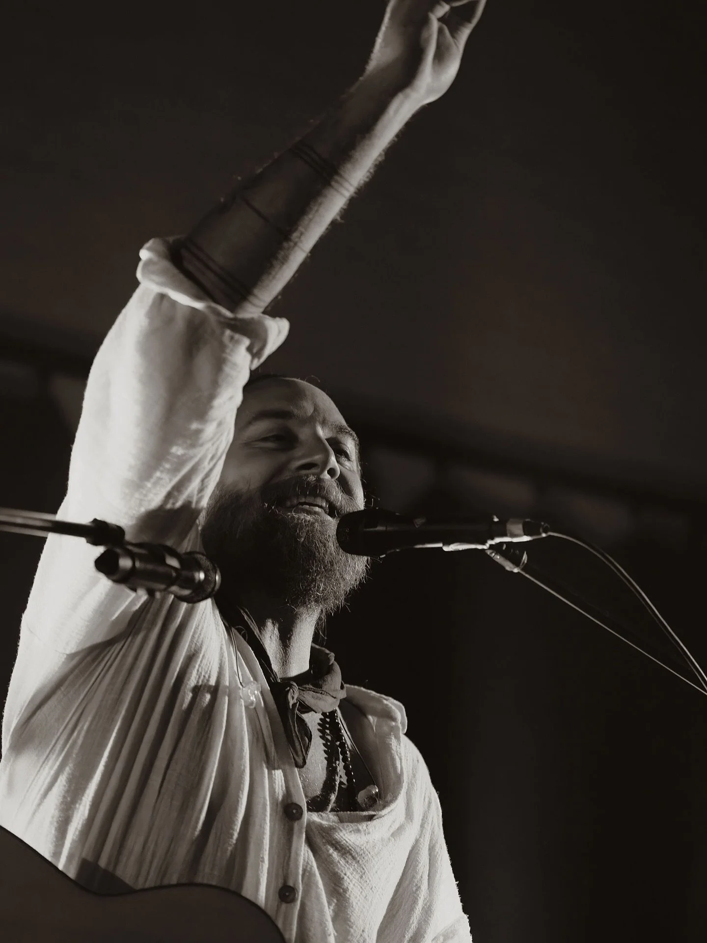 Reflecting on so many beautiful memories from these recent concerts 🤍 thank you to everyone that came along for the journey x

📷✨ @carliesingsphotography