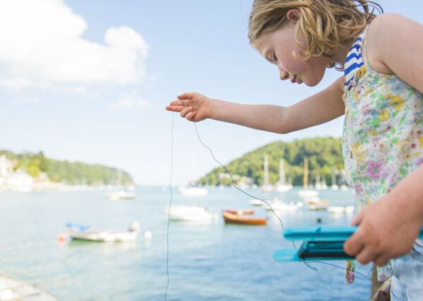 Crabbing-tips_child-with-crabbing-line.jpg
