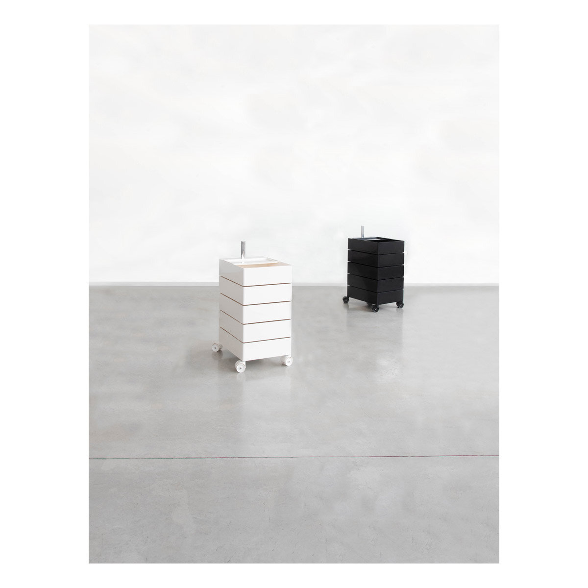 Magis_360_container_ambient_AC250_white_black_01_hr.jpg