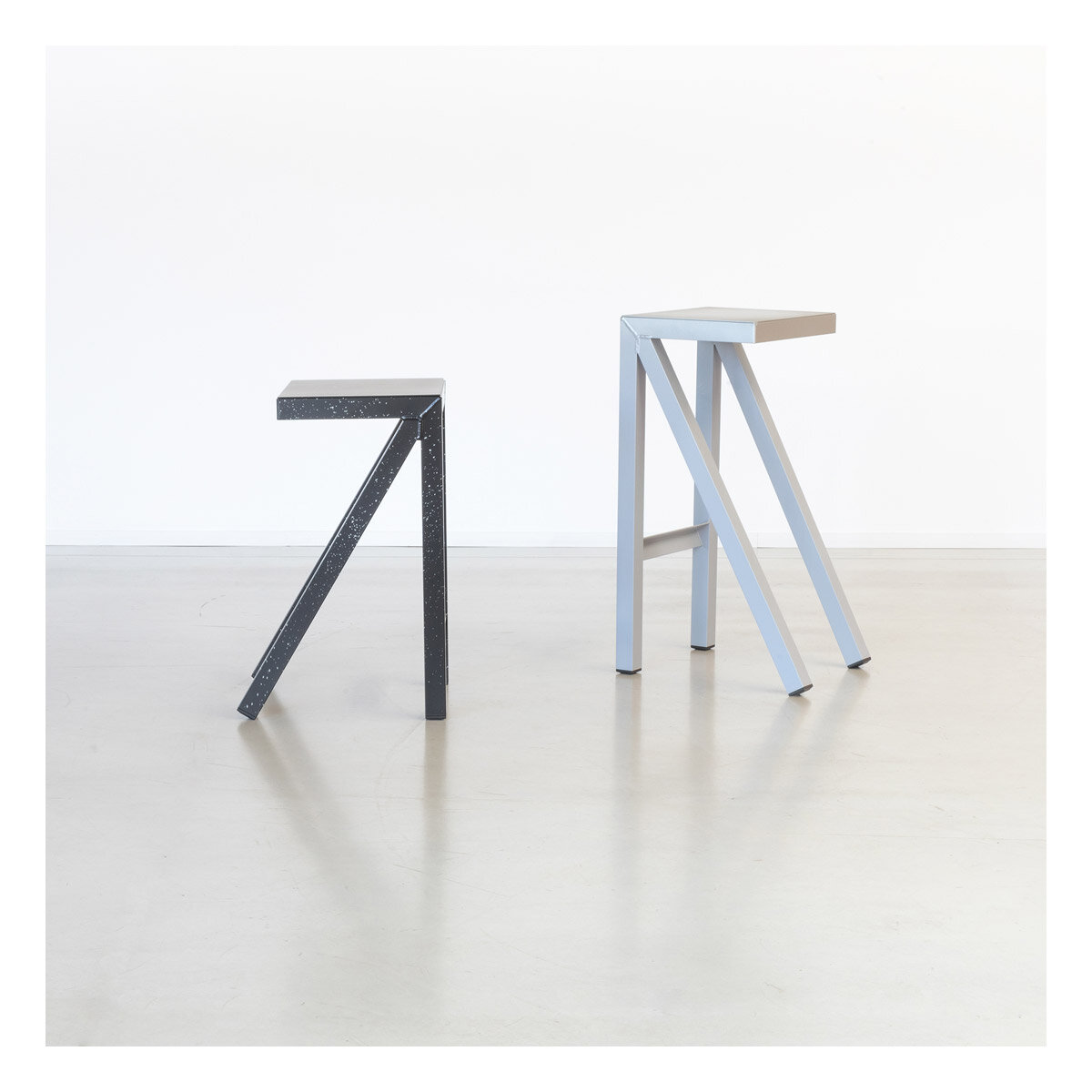 Magis_bureaurama_stool_ambient_SD2770_black_SD2771_grey_07_hr.jpg