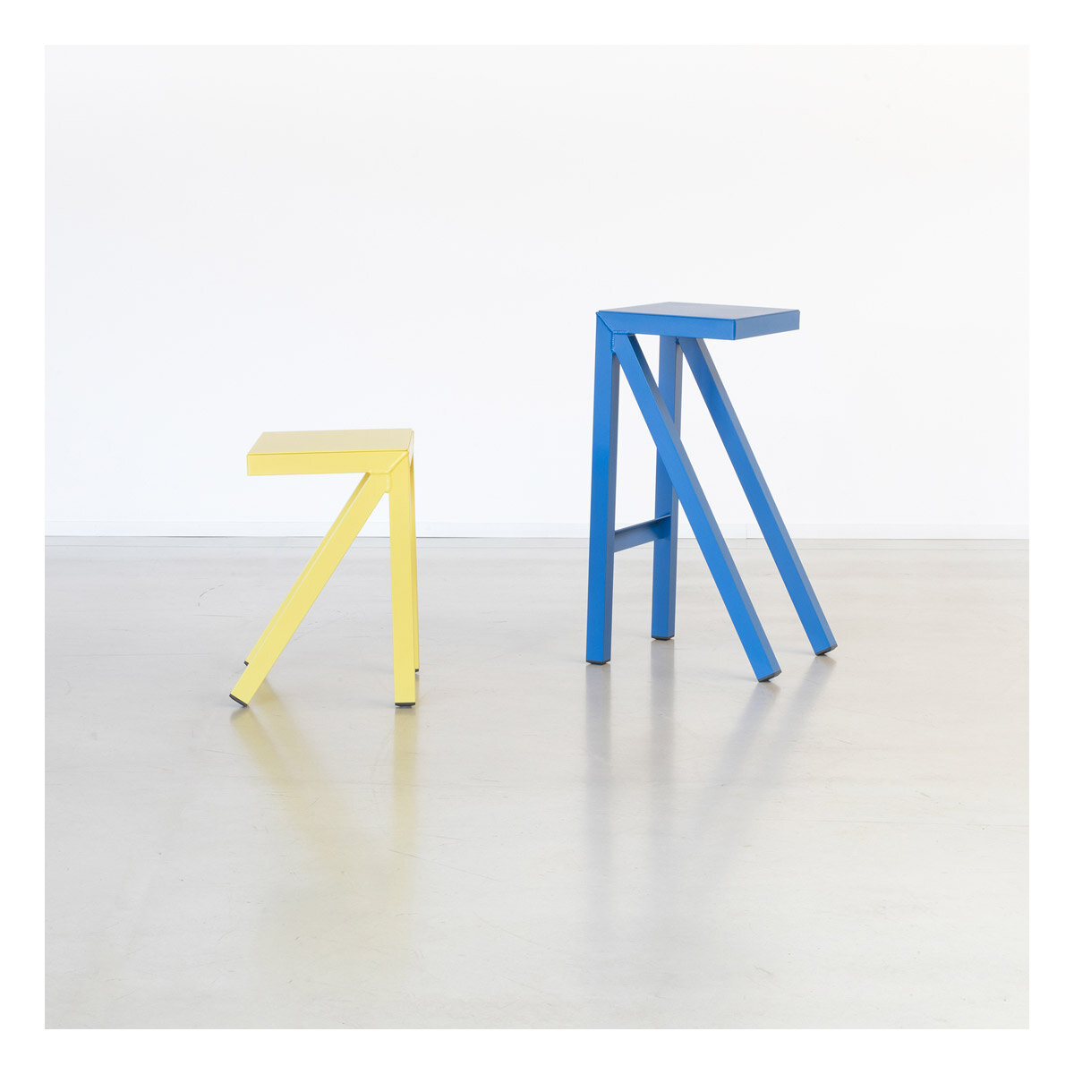 Magis_bureaurama_stool_ambient_SD2771_blue_SD2774_yellow_01_hr.jpg