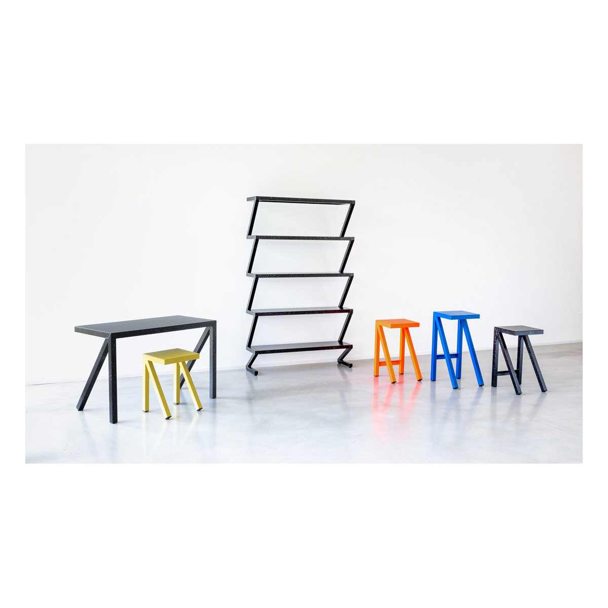Magis_bureaurama_family_ambient_TV2770_black_SD2771_blue_LB1910_black_SD2772_orange_SD2774_yellow_02_hr.jpg