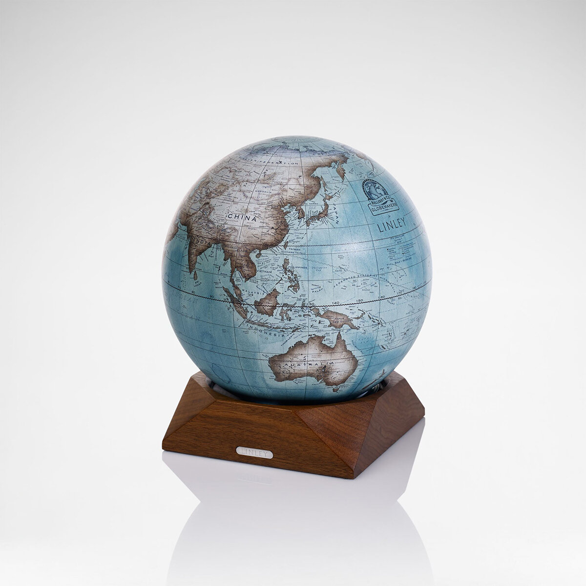 mini_desk_globe_prussian_001_ws_2500x2500.jpg
