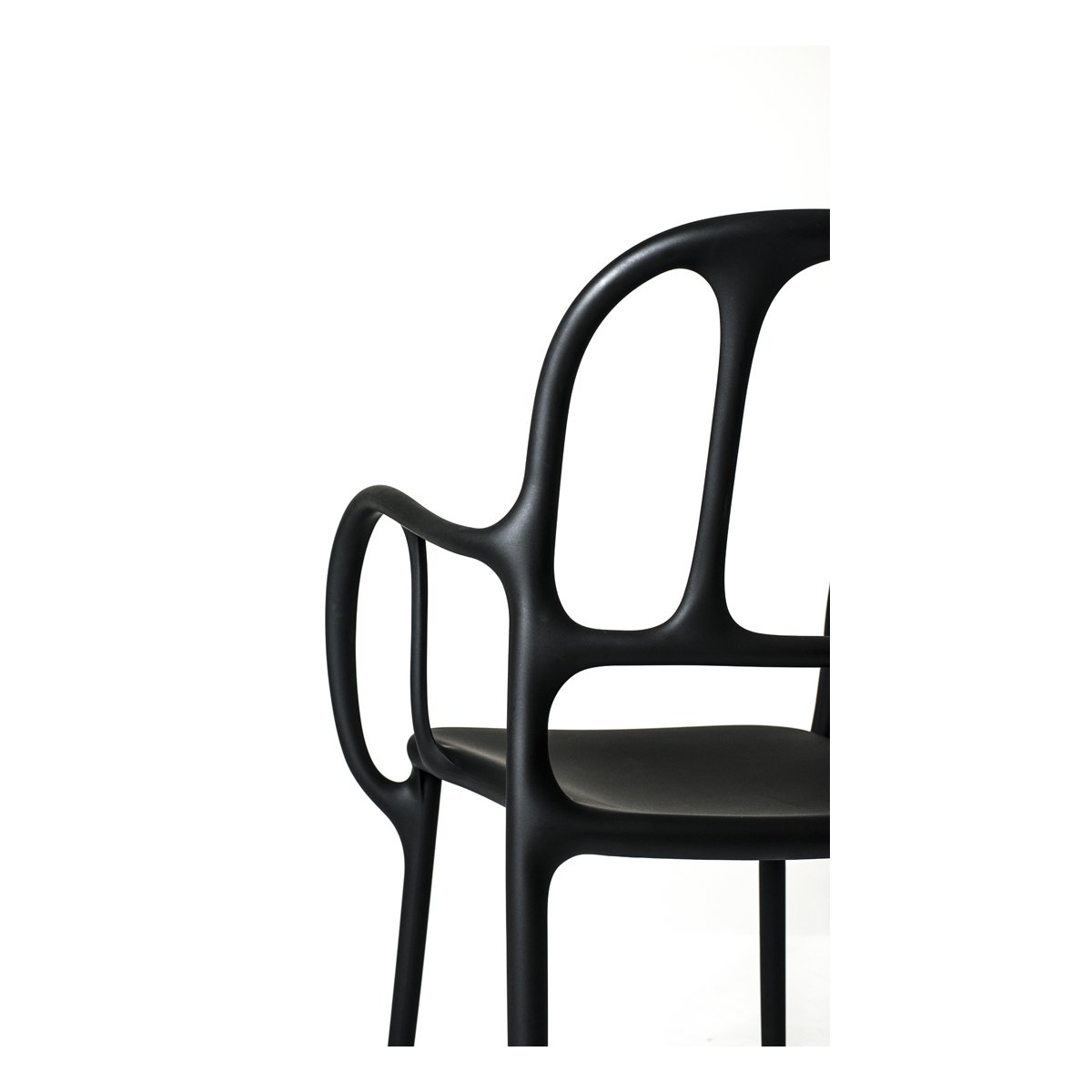Magis_milà_chair_product_detail_SD2100_black_01_hr.jpg