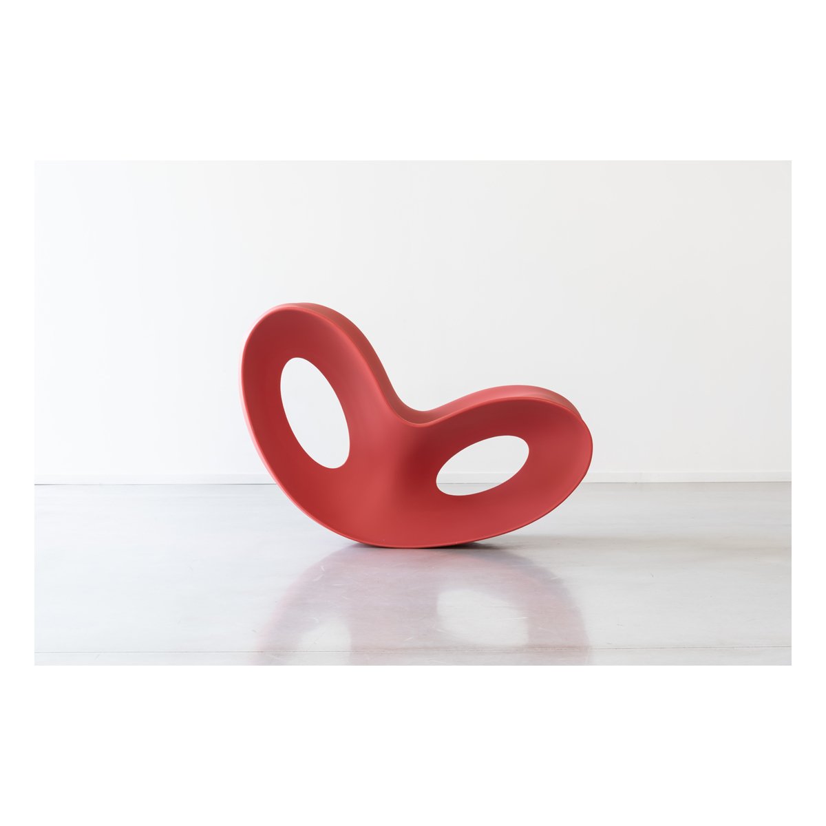 Magis_voido_rocking-chair_ambient_SD12_orange_03_hr.jpg