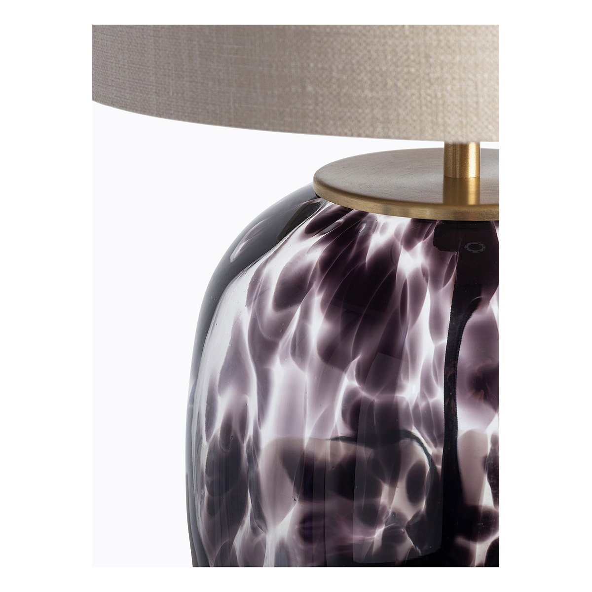 heathfield-tablelamp-callie-closeup-gb.jpg