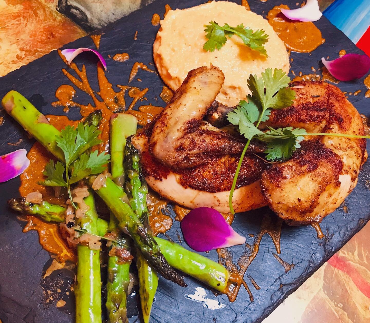 Smoked chicken, spicy cheesy grits, saut&eacute;ed asparagus, shallot wine sauce 
.
.
.

#modernmexican #bebedero #upstairs #downtownmall #machetebar #mezcaleria #aquieresamado #sabores #sabor #cvilleeats #mexicanfood #cocinamexicana #foodiemx #sabor