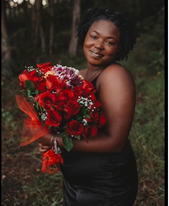 Danielle D headshot.png