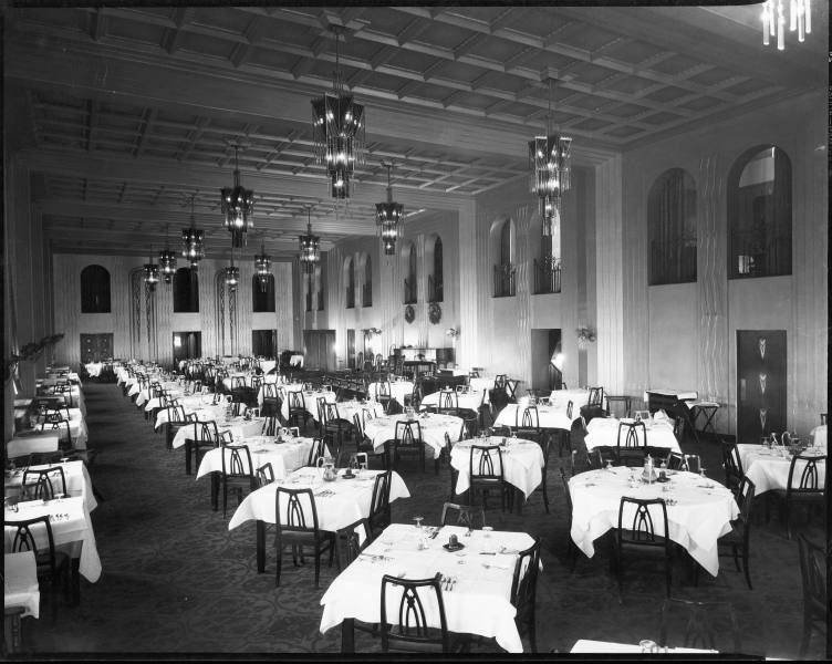 Tula Club dining room.The Beryl Ford Collection:Rotary Club of Tulsa, Tulsa City-County Library and Tulsa Historical Society..jpg