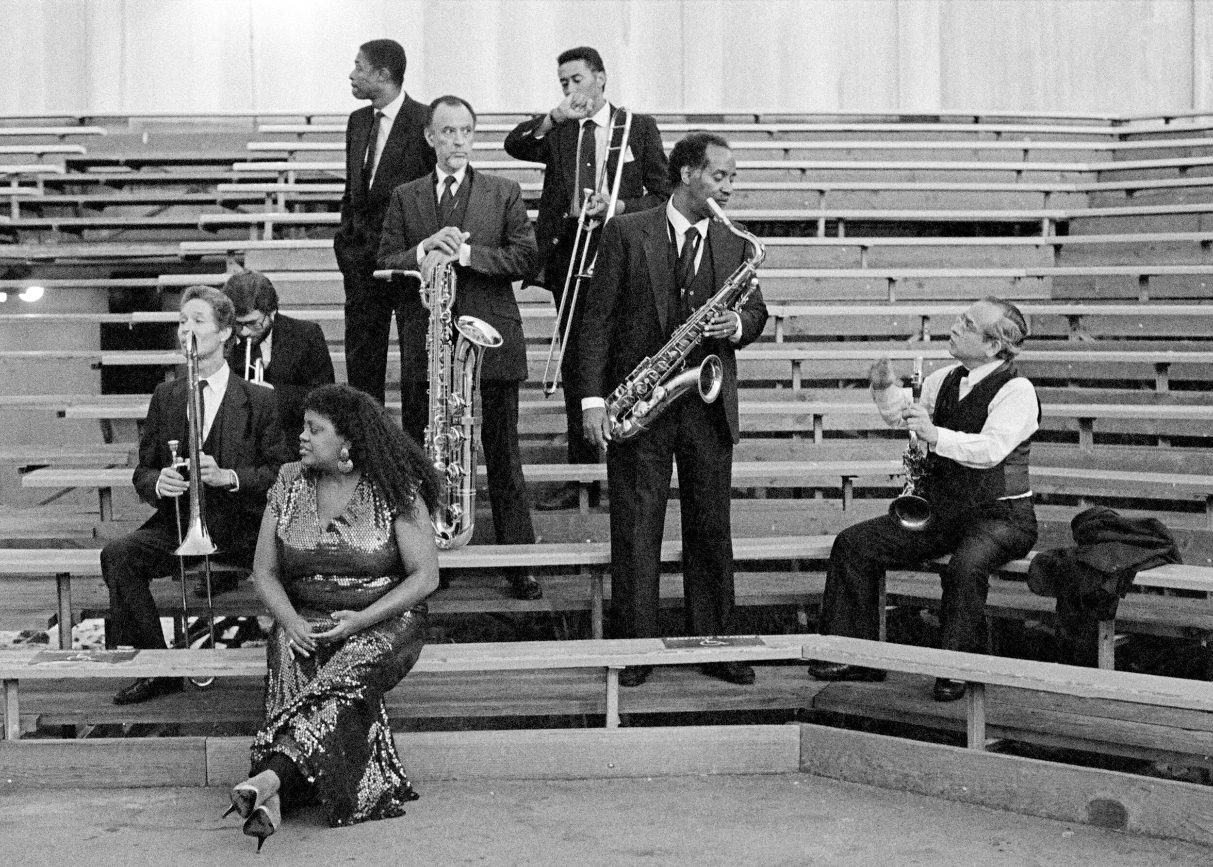 GRACE BELL: Music Scene Hear