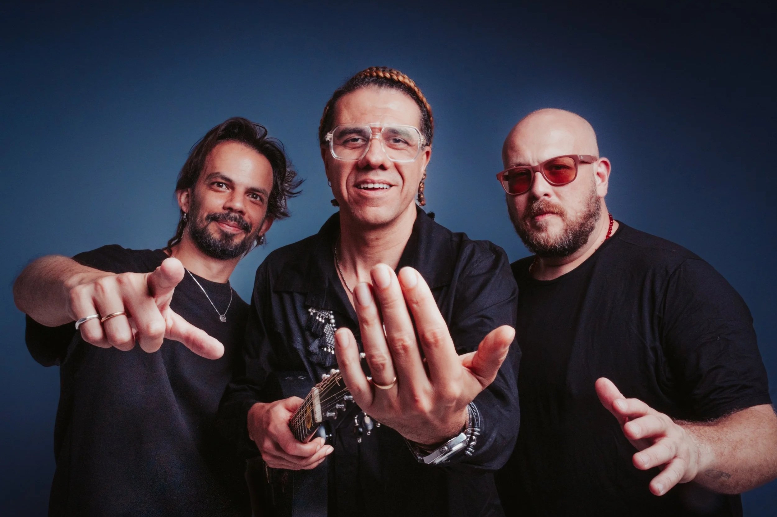Hamilton+de+Holanda+Trio_photo+Nando+Chagas.jpg