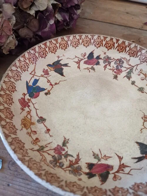 Full view of the Choisy-le-Roi patterned compotier dish