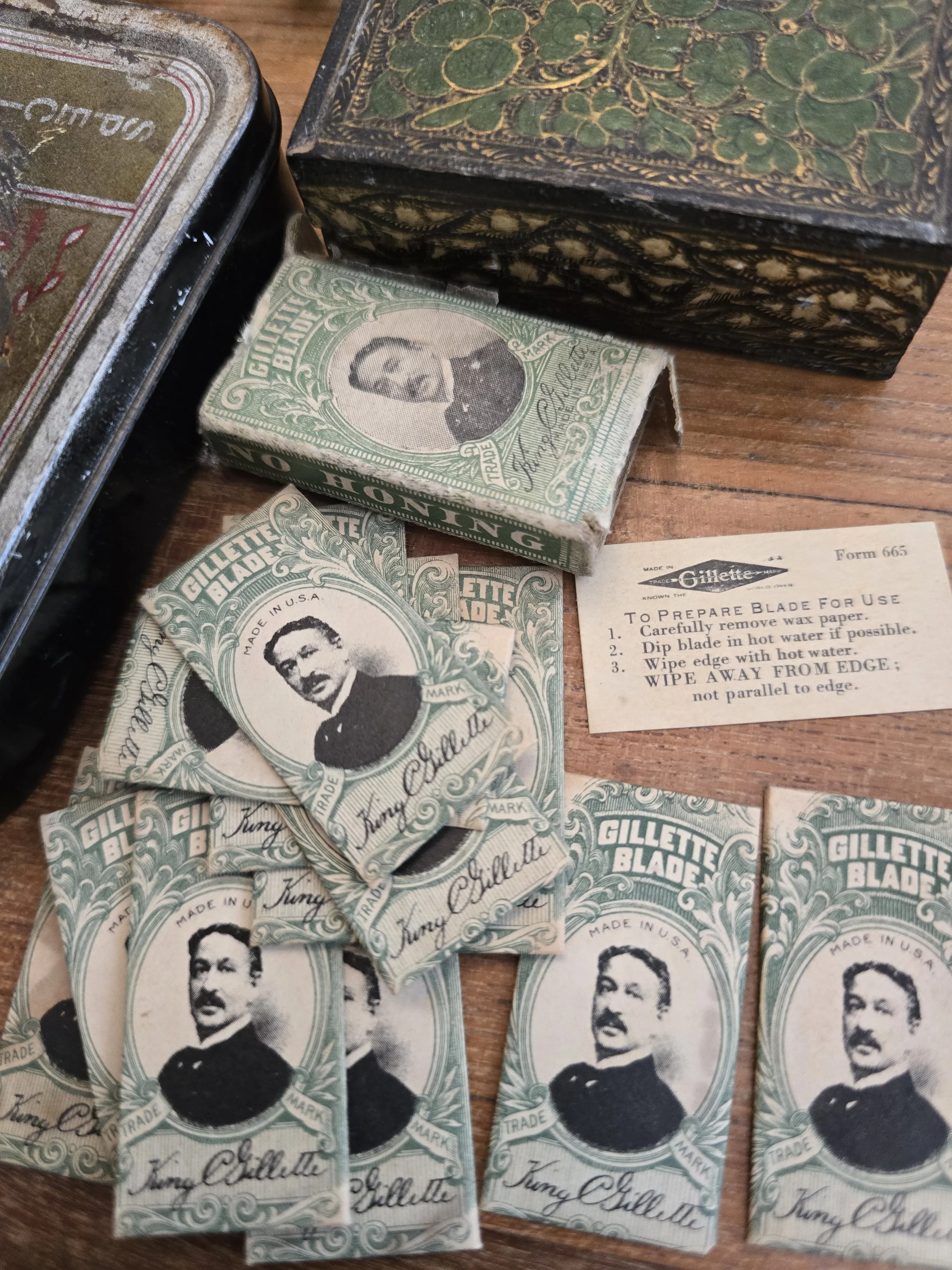 Antique Gillette blade packet with original box, wrappers and instruction leaflet.