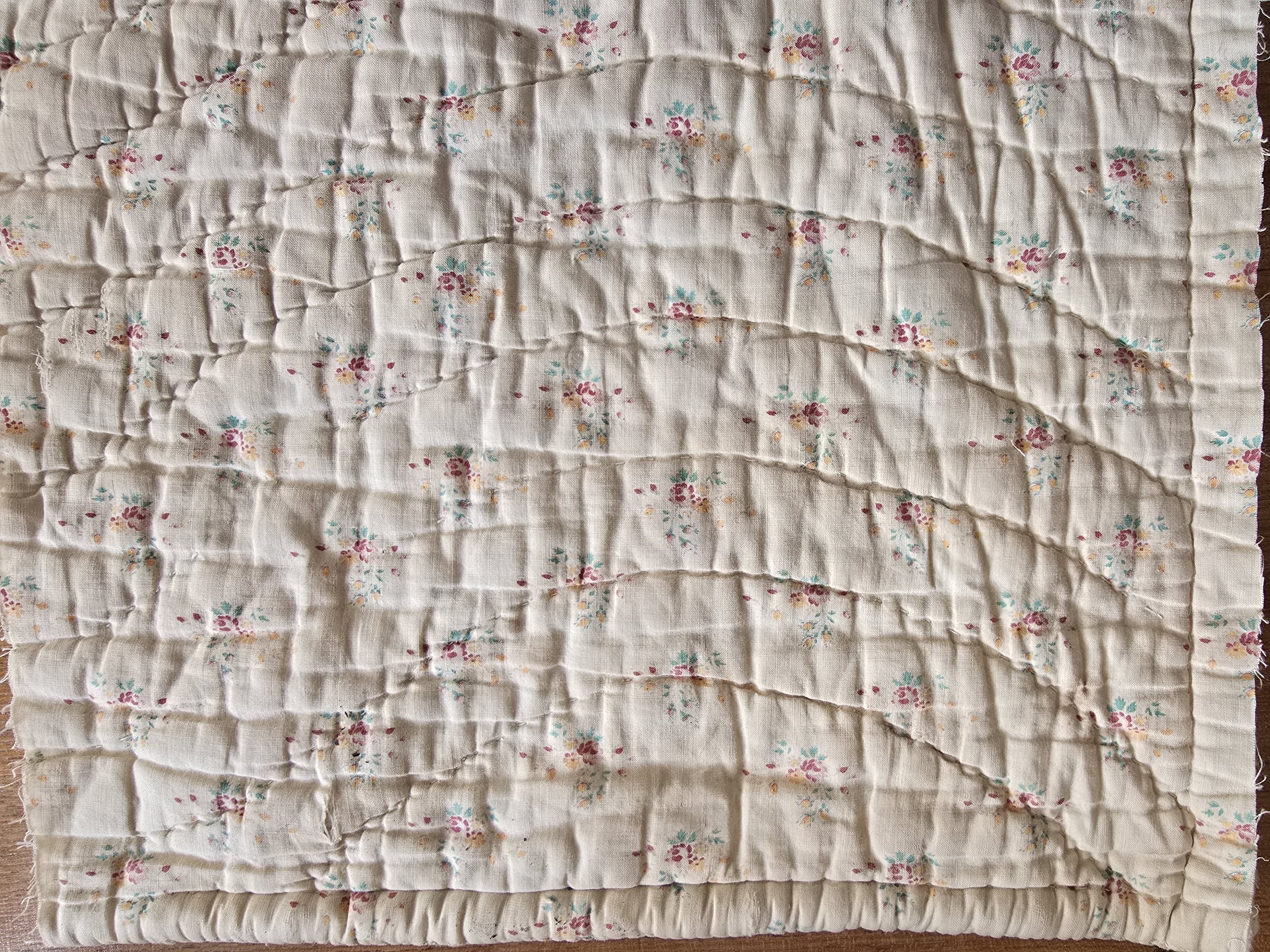 Reverse side with scattered rosebud sprigs