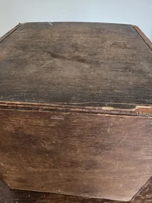 Stencilled side of vintage wooden tea crate marked NET 5 LBS
