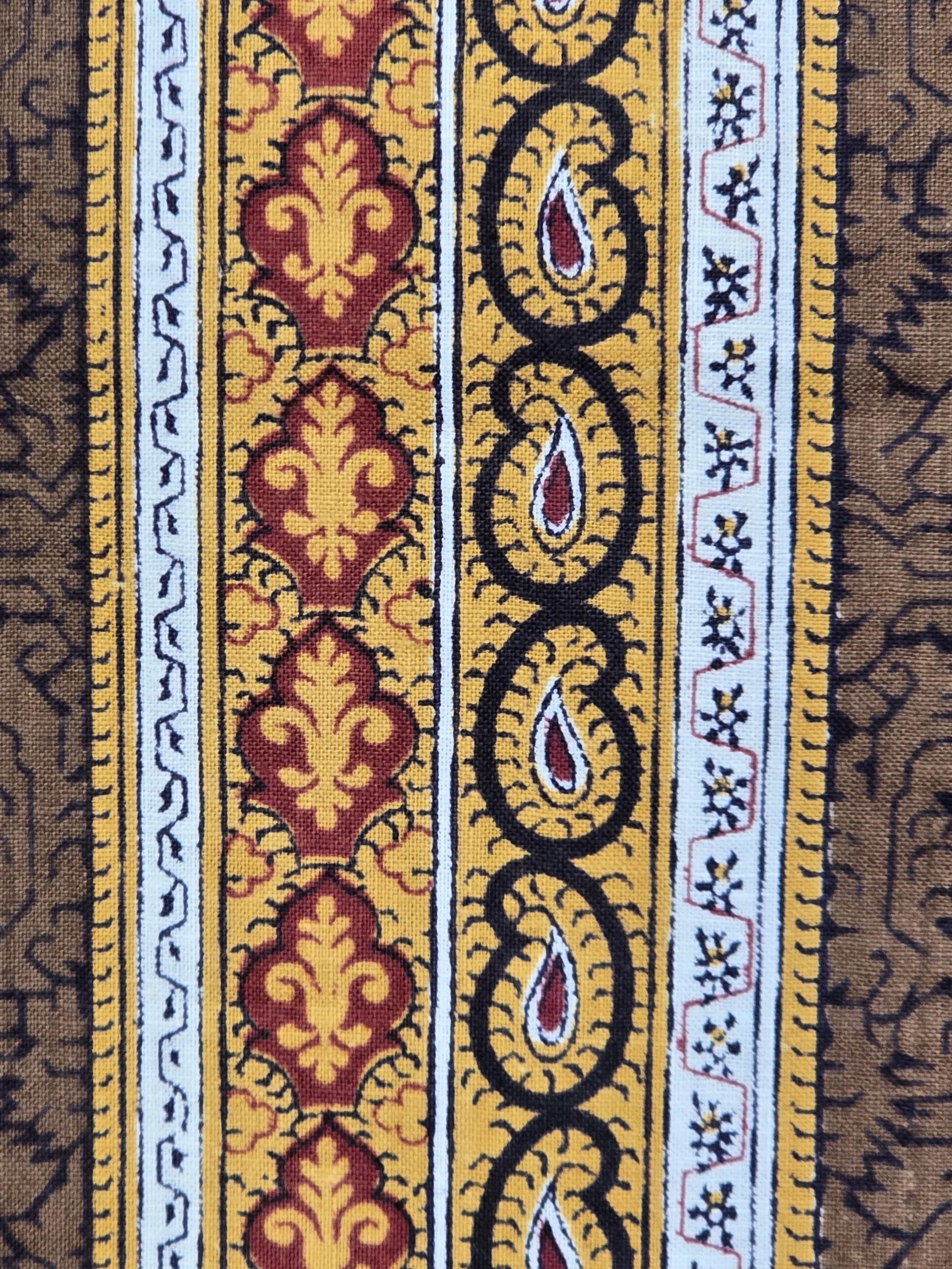 Full piece of unused 1960s French Souleiado cotton fabric measuring approximately 91 x 100 cm.