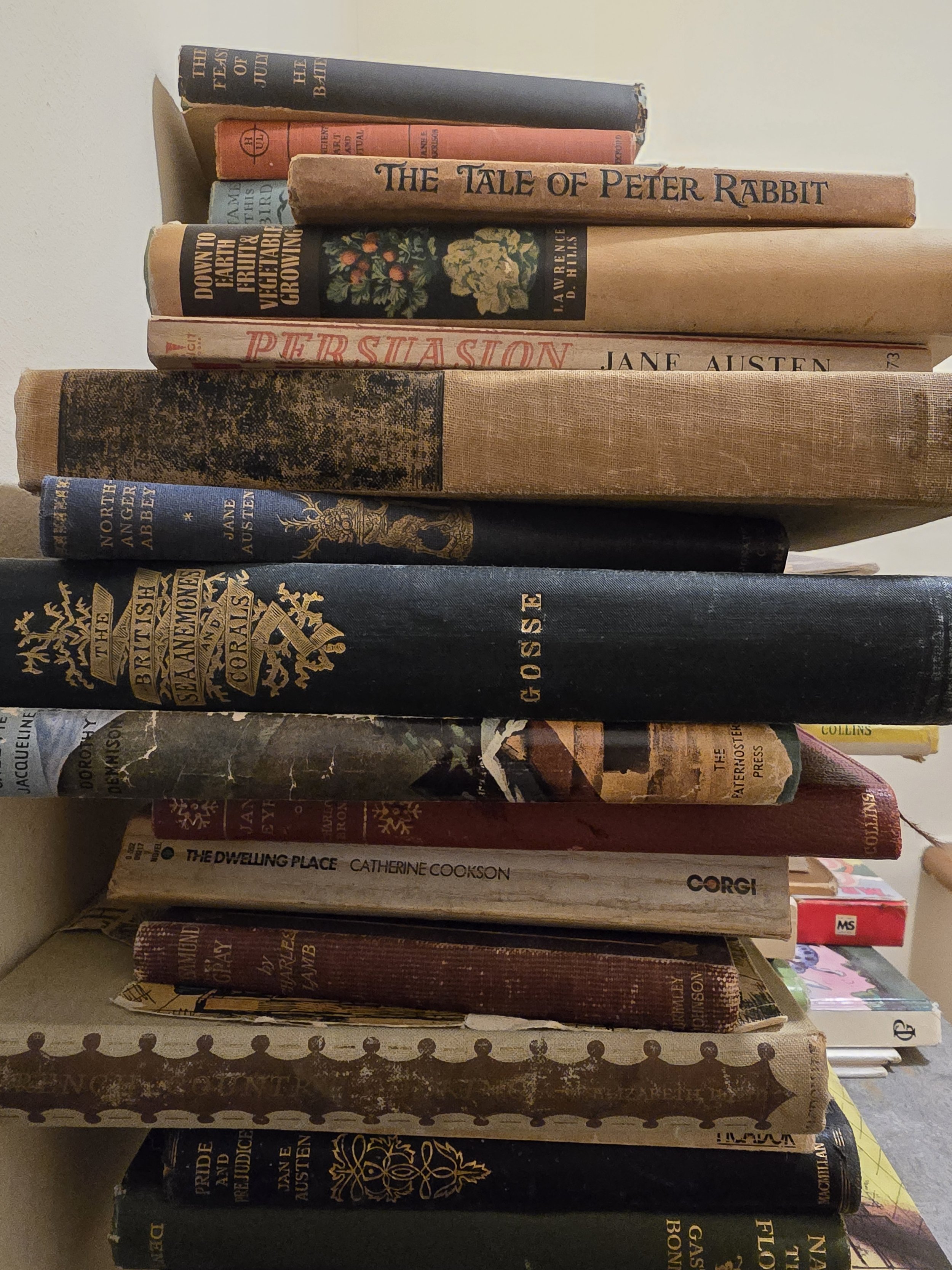 vintage-books-stack-antique-library-pomme-de-jour..jpg