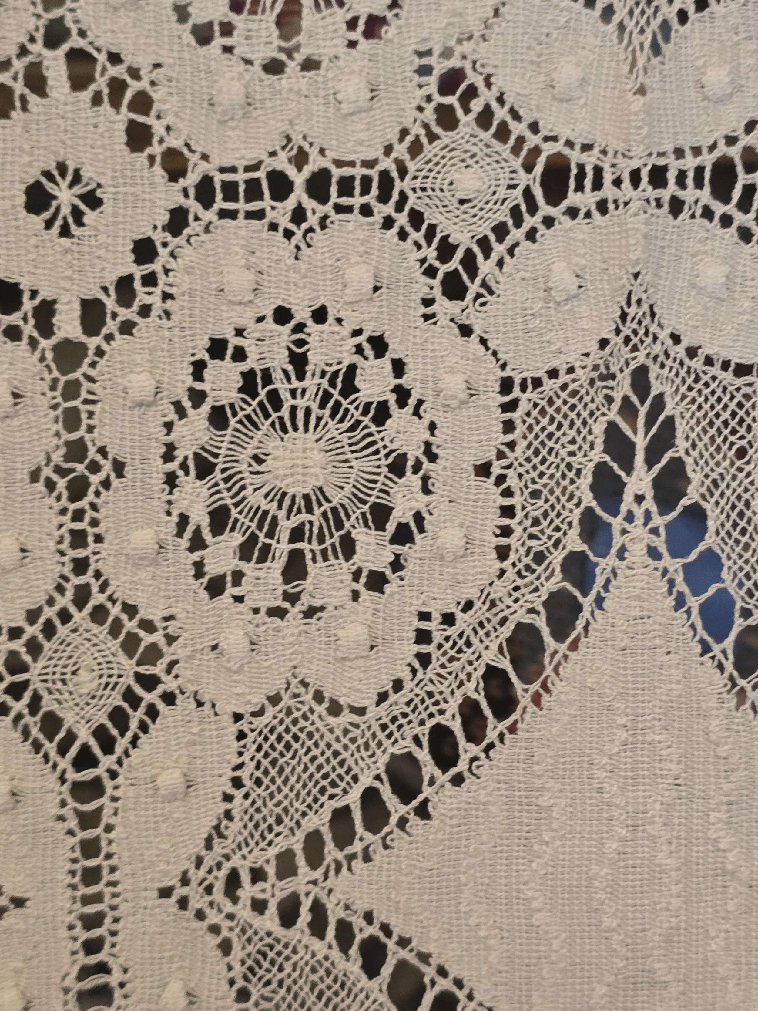 lace_tablecloth_draped.jpg